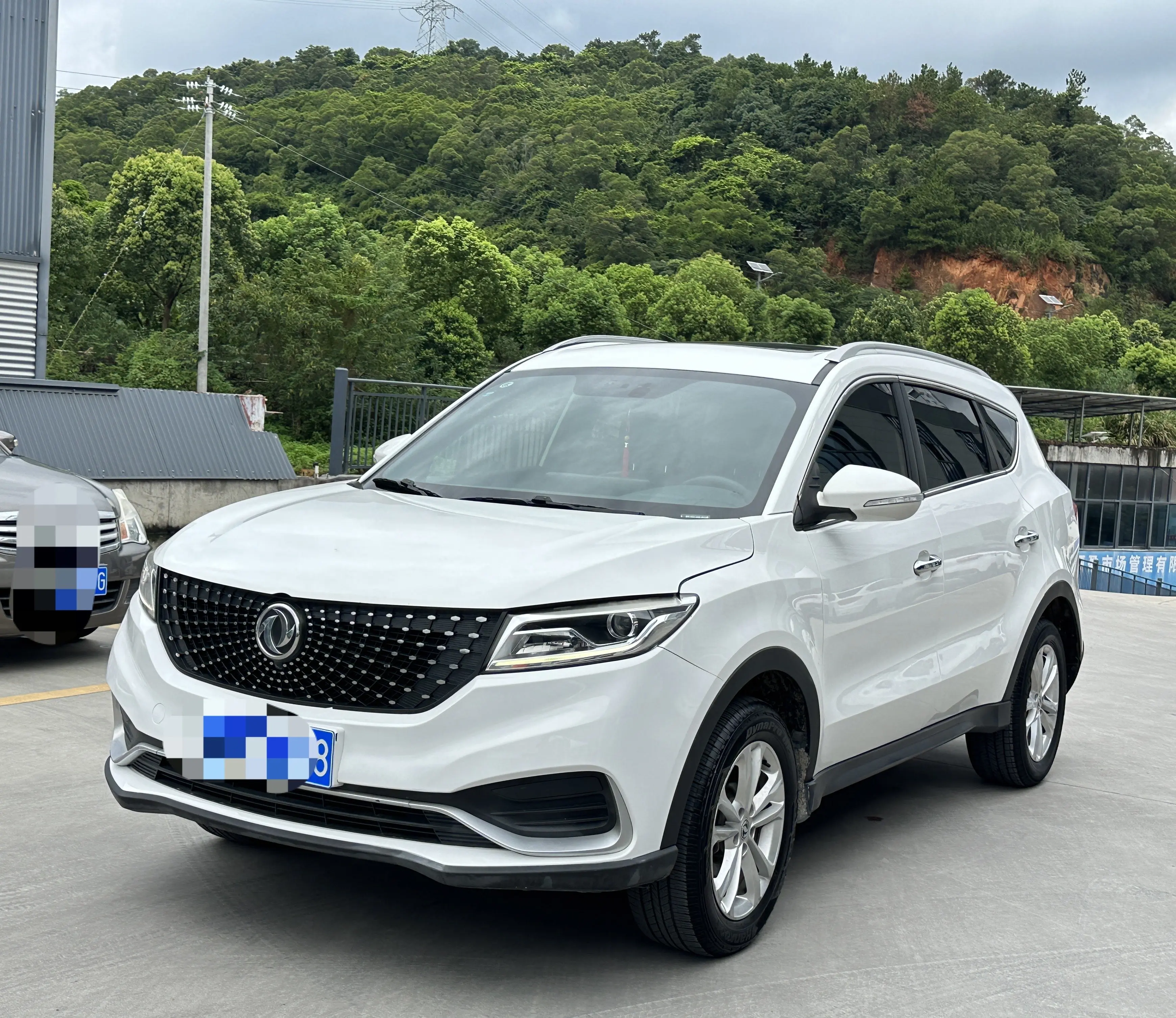 Dongfeng Fengguang 580Pro  из Китая