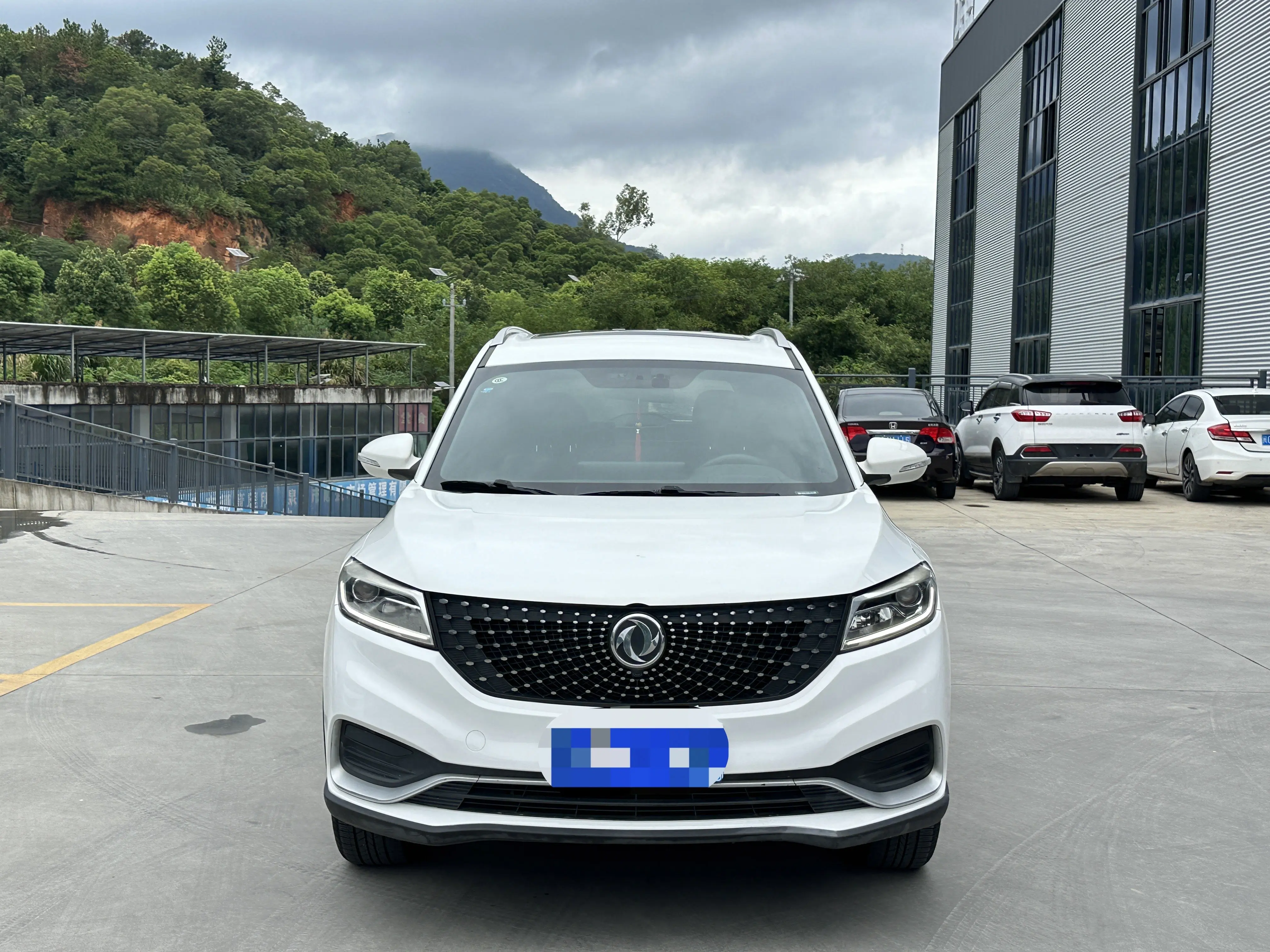 Dongfeng Fengguang 580Pro  из Китая