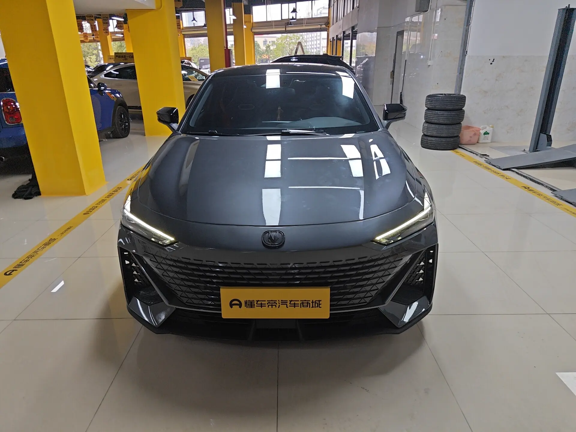 Changan UNI-V  из Китая