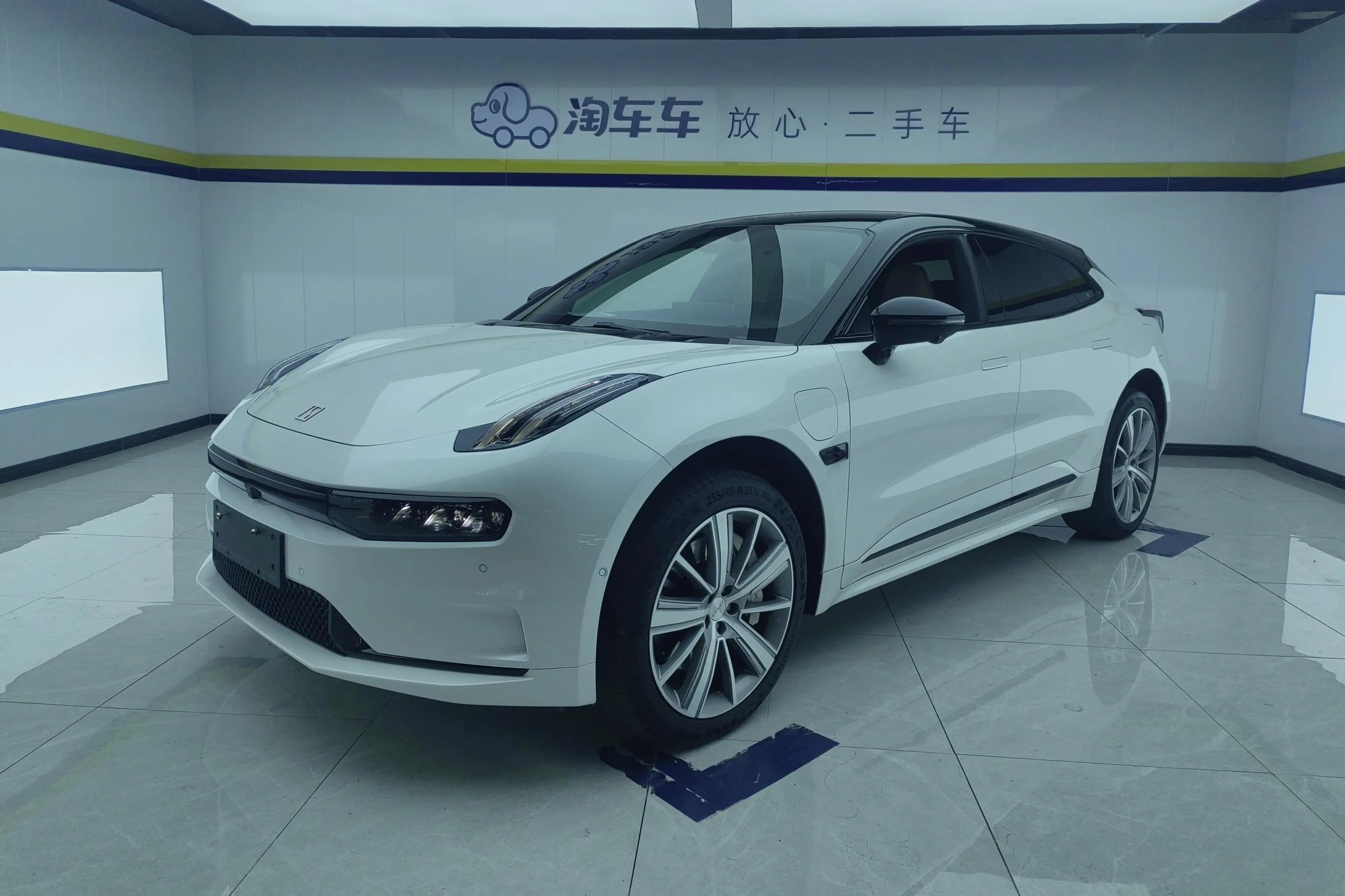 ZEEKR 001  из Китая