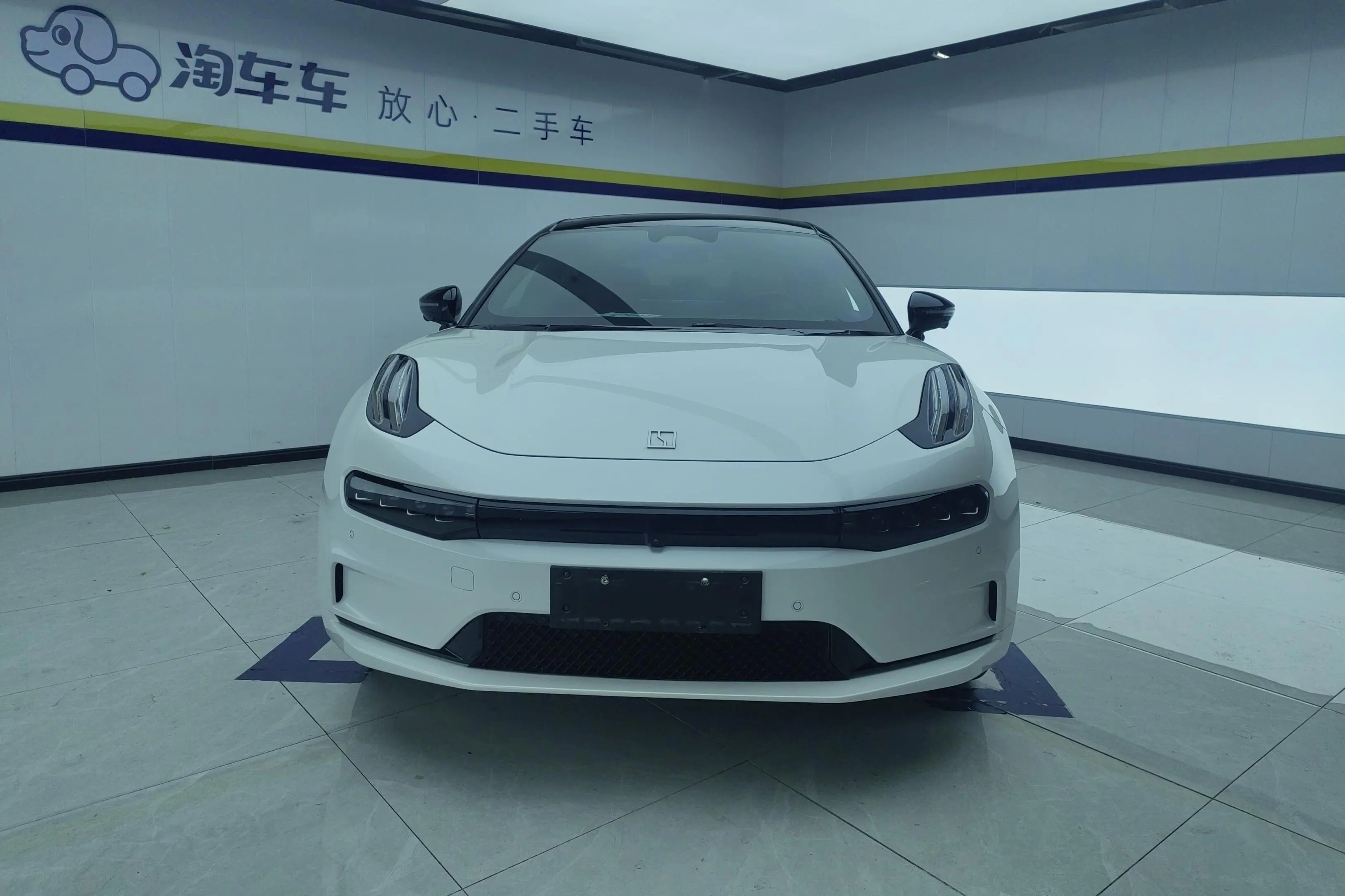 ZEEKR 001  из Китая