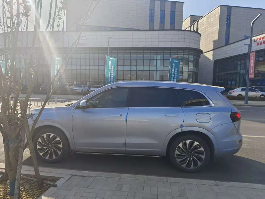 AITO M7 (Wenjie M7)  из Китая