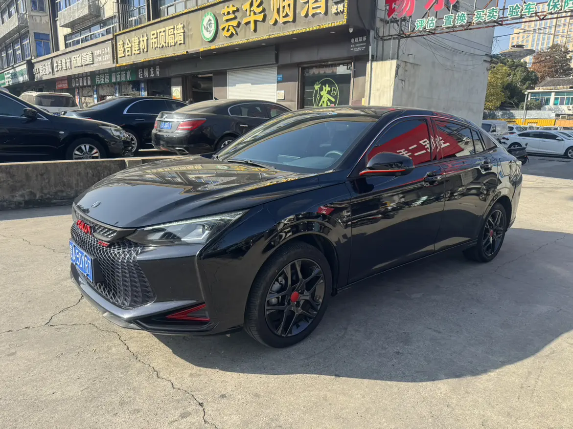 Dongfeng Yixuan  из Китая