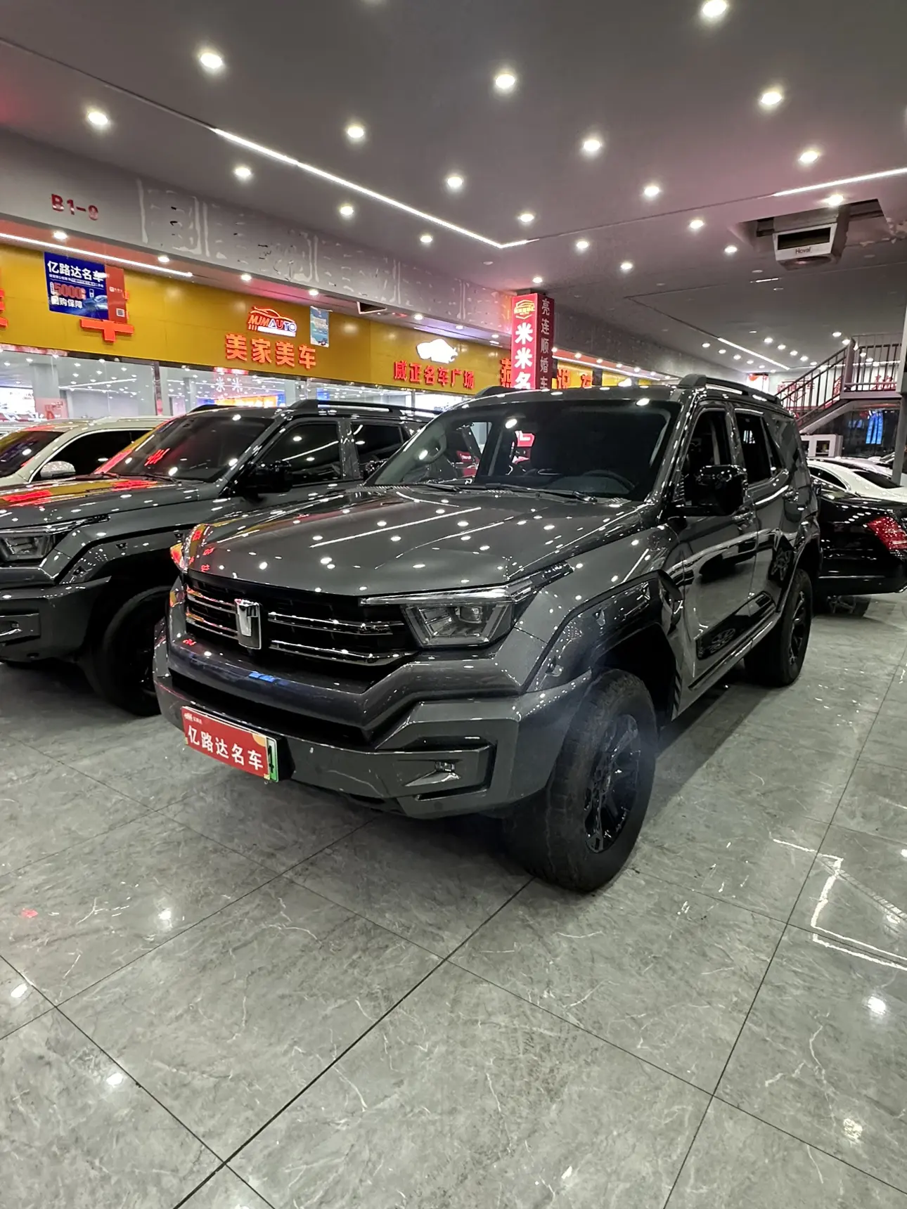 Tank 400 Hi4-T  из Китая