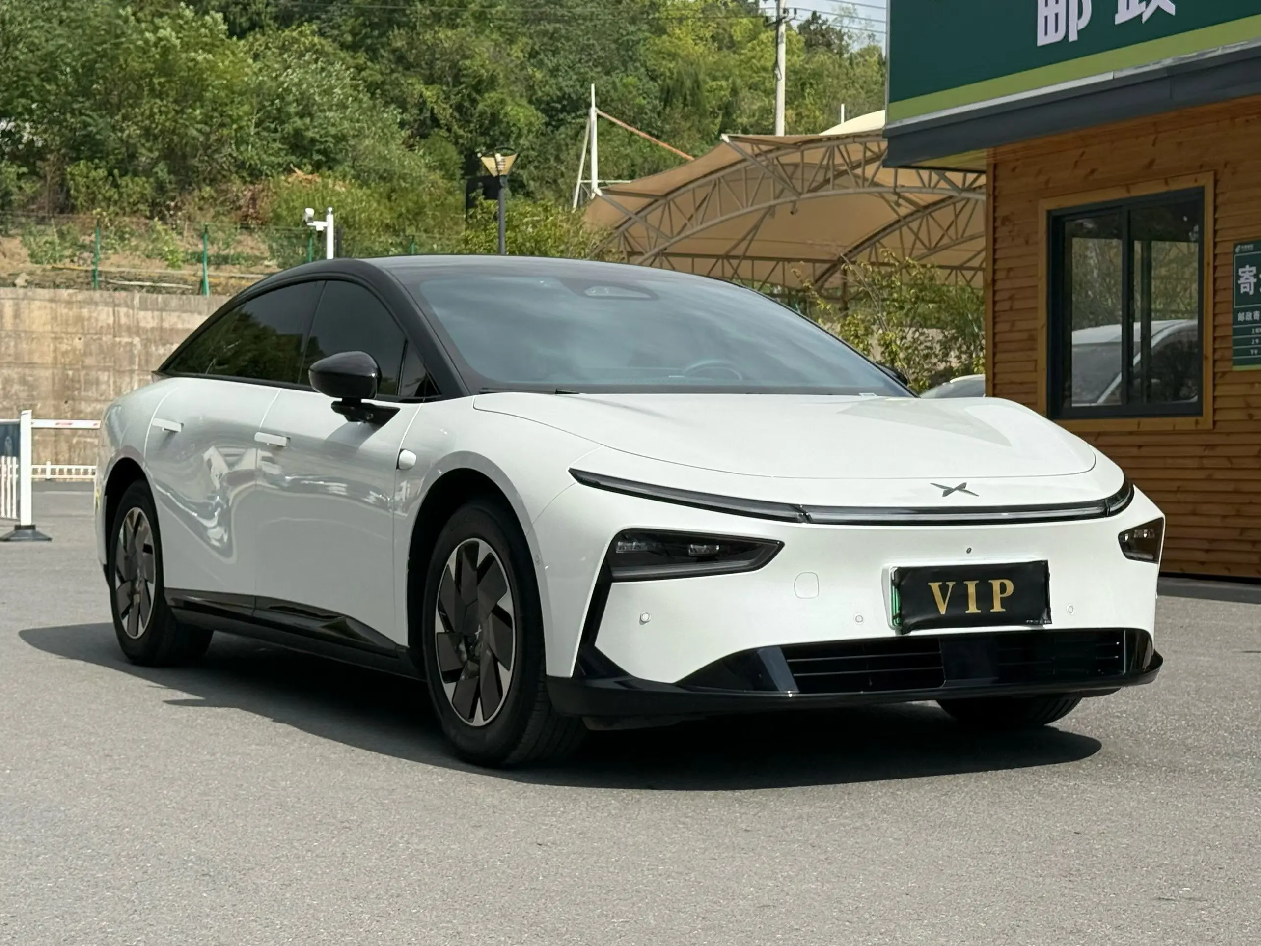 Xpeng P7+  из Китая