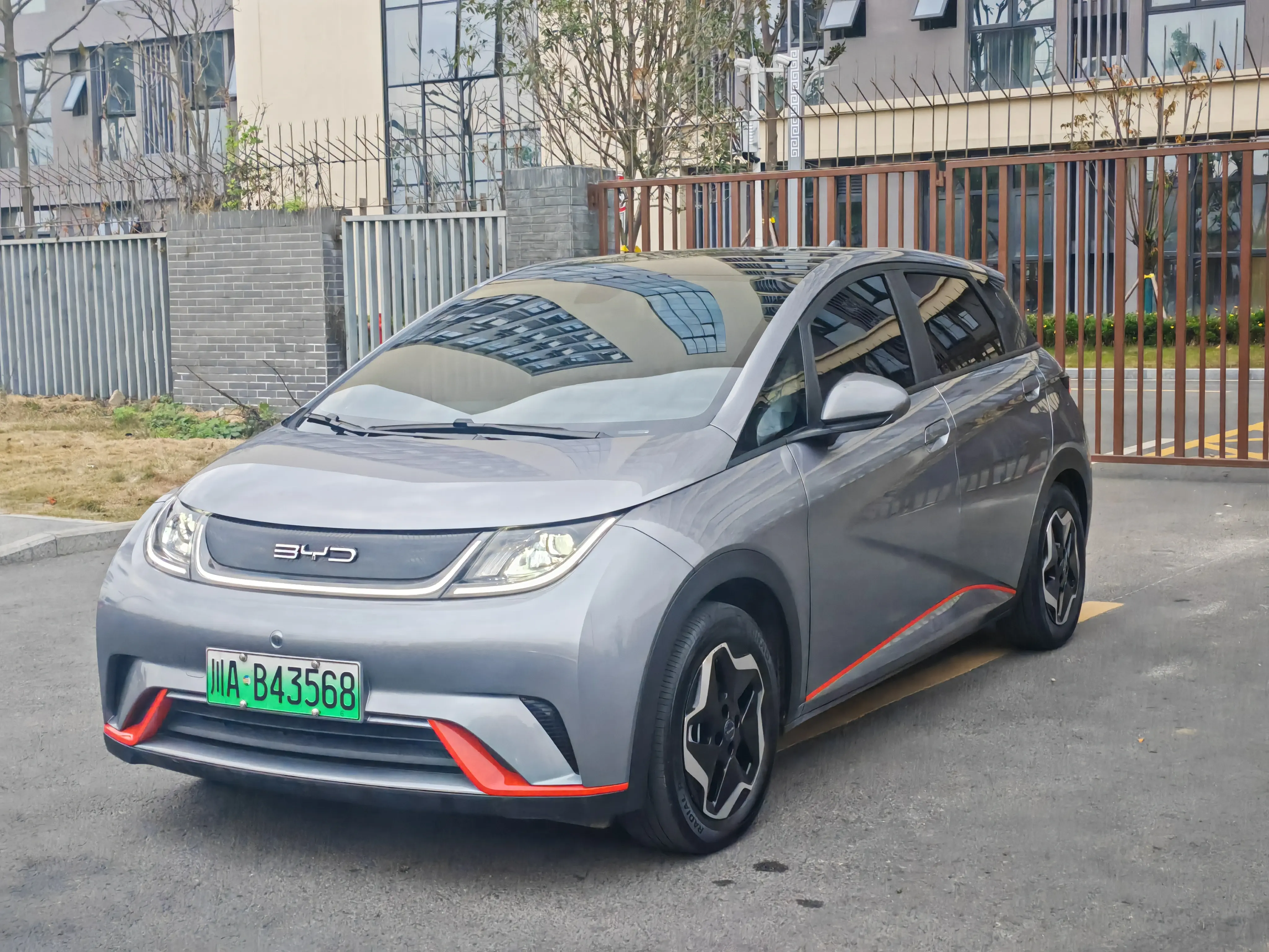 BYD Dolphin  из Китая