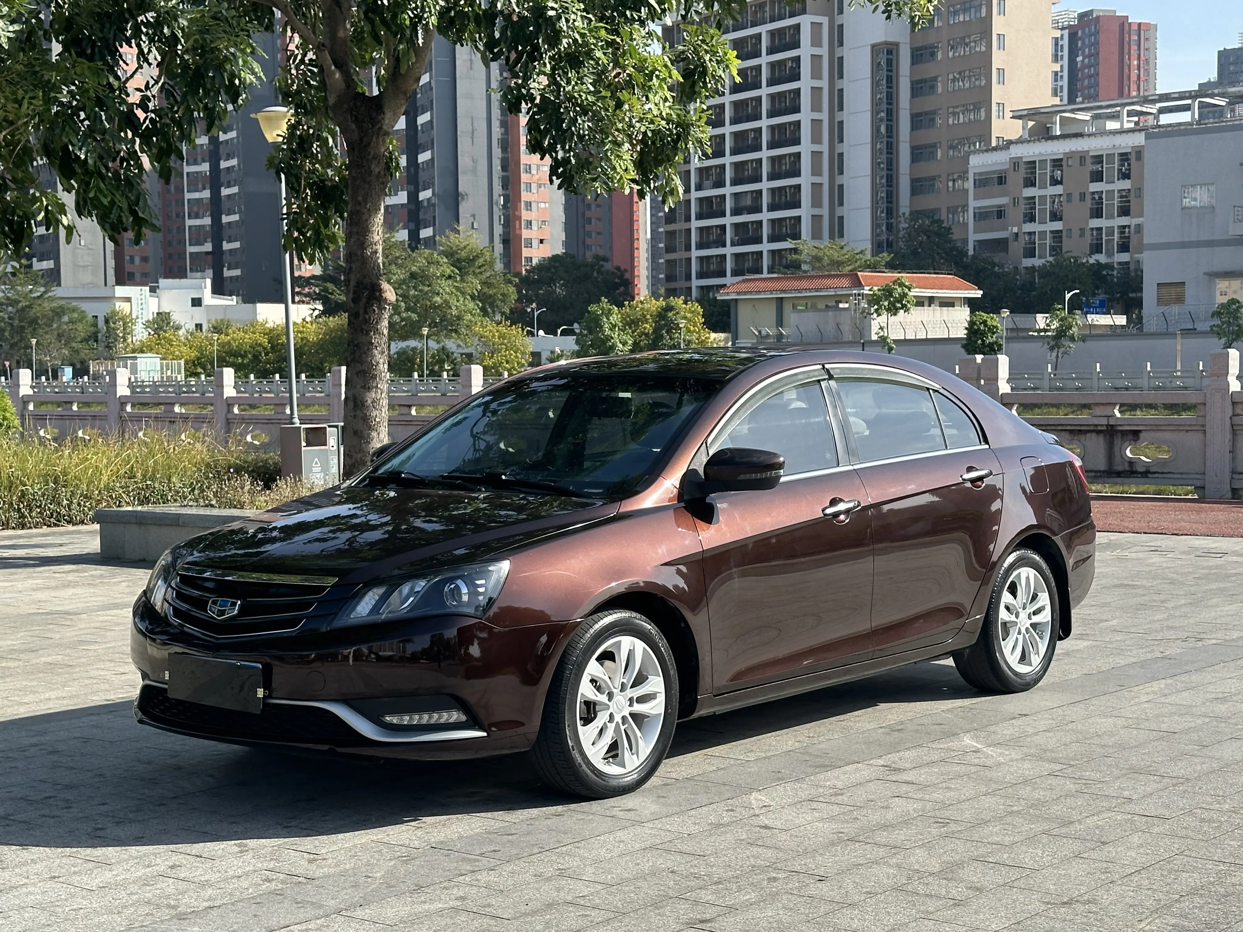 Geely Emgrand  из Китая
