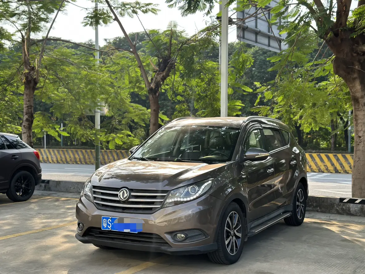 Dongfeng Fengon 580  из Китая
