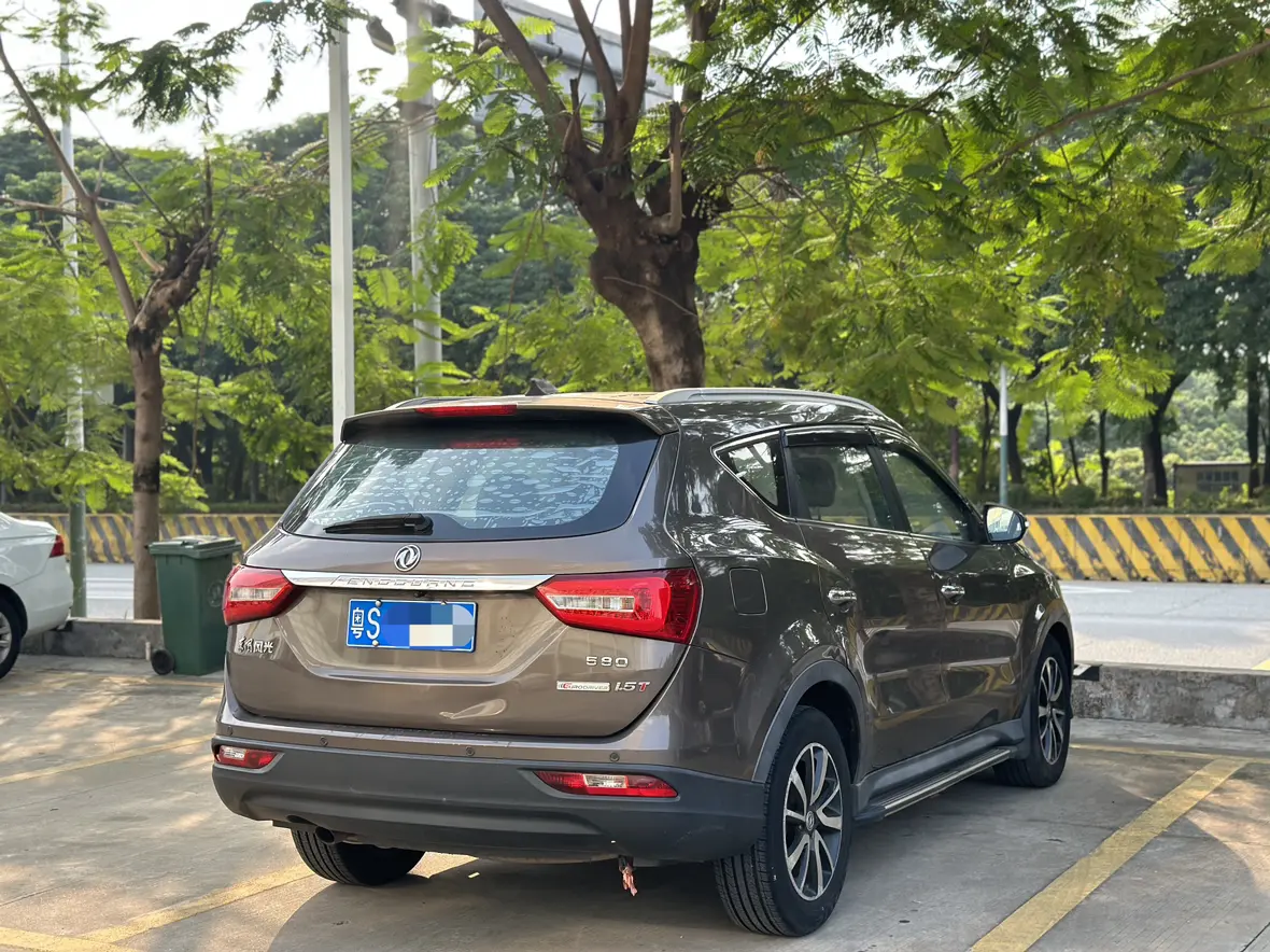 Dongfeng Fengon 580  из Китая