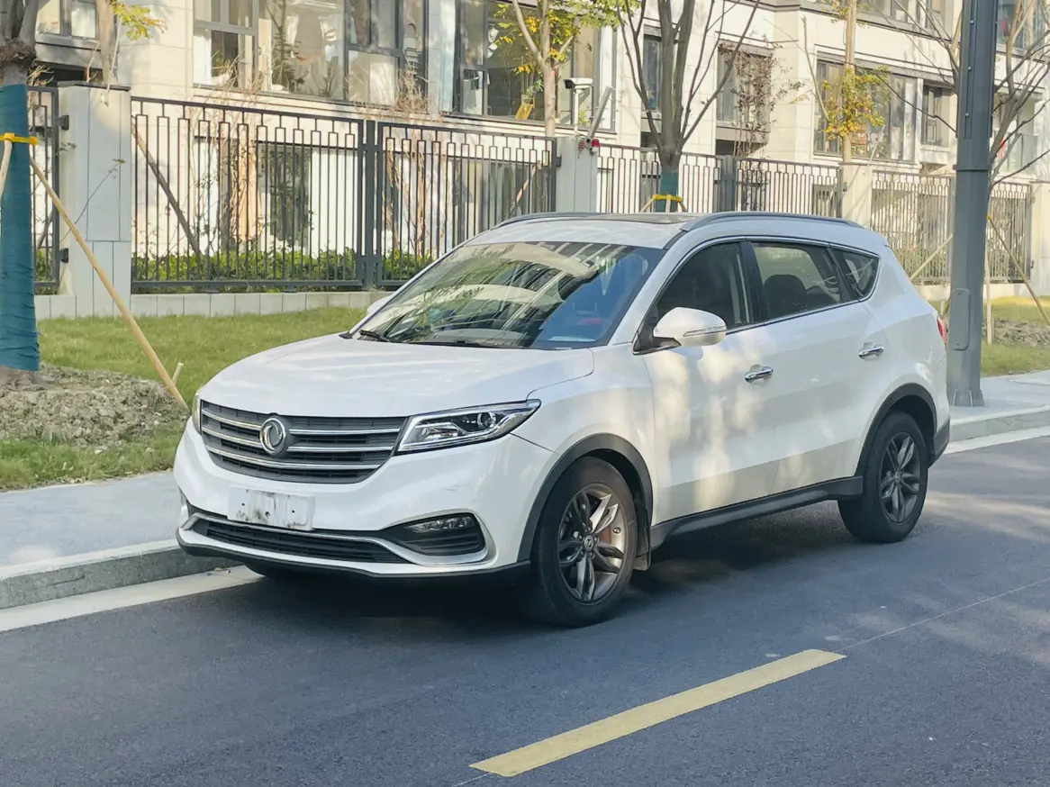 Dongfeng Fengon 580  из Китая