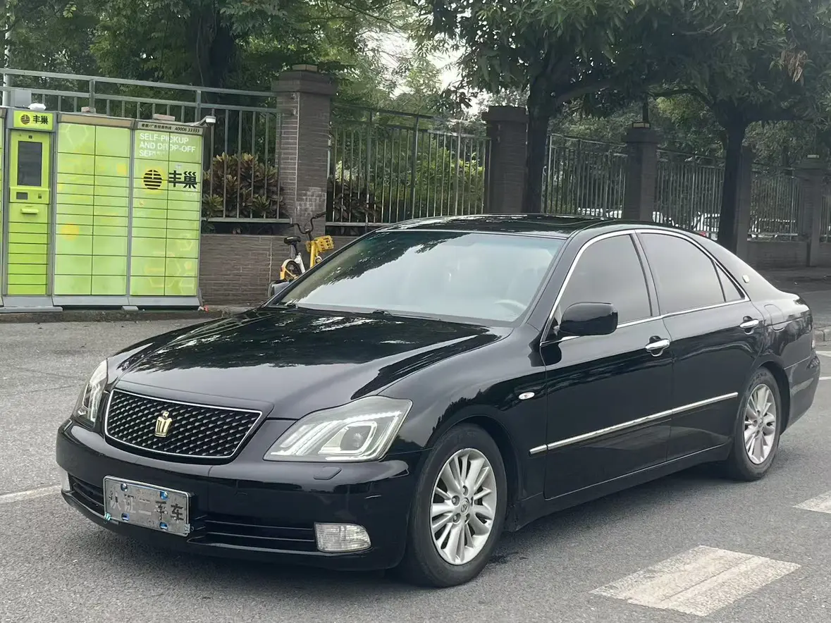 Toyota Crown  из Китая