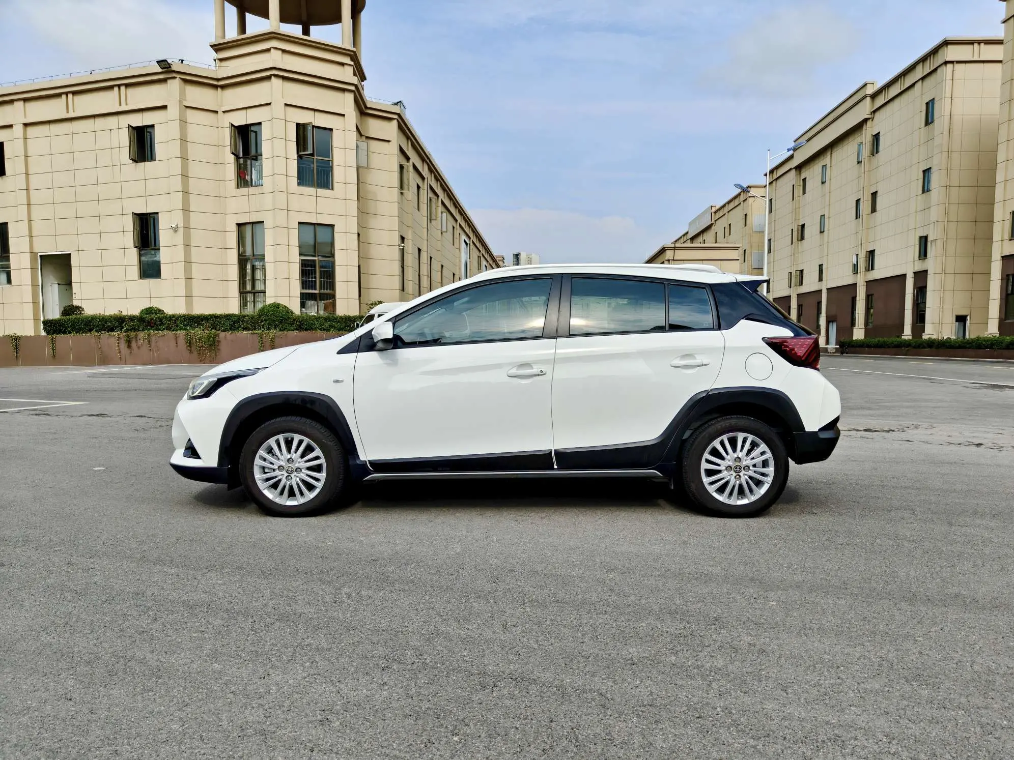 Toyota Yaris L  из Китая