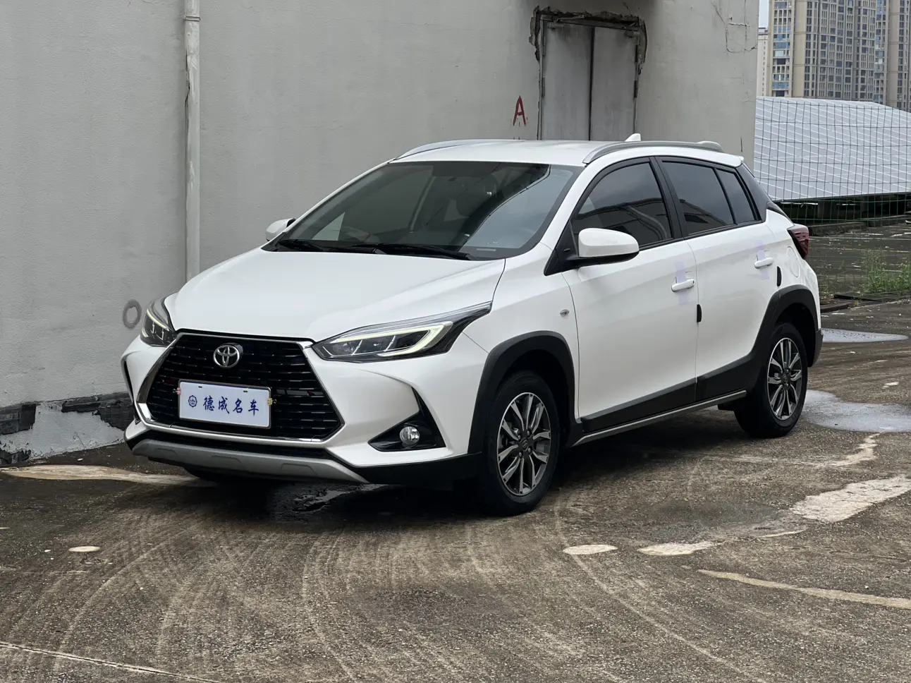 Toyota Yaris L  из Китая