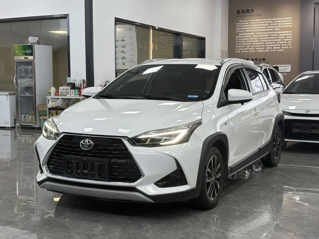 Toyota Yaris L  из Китая