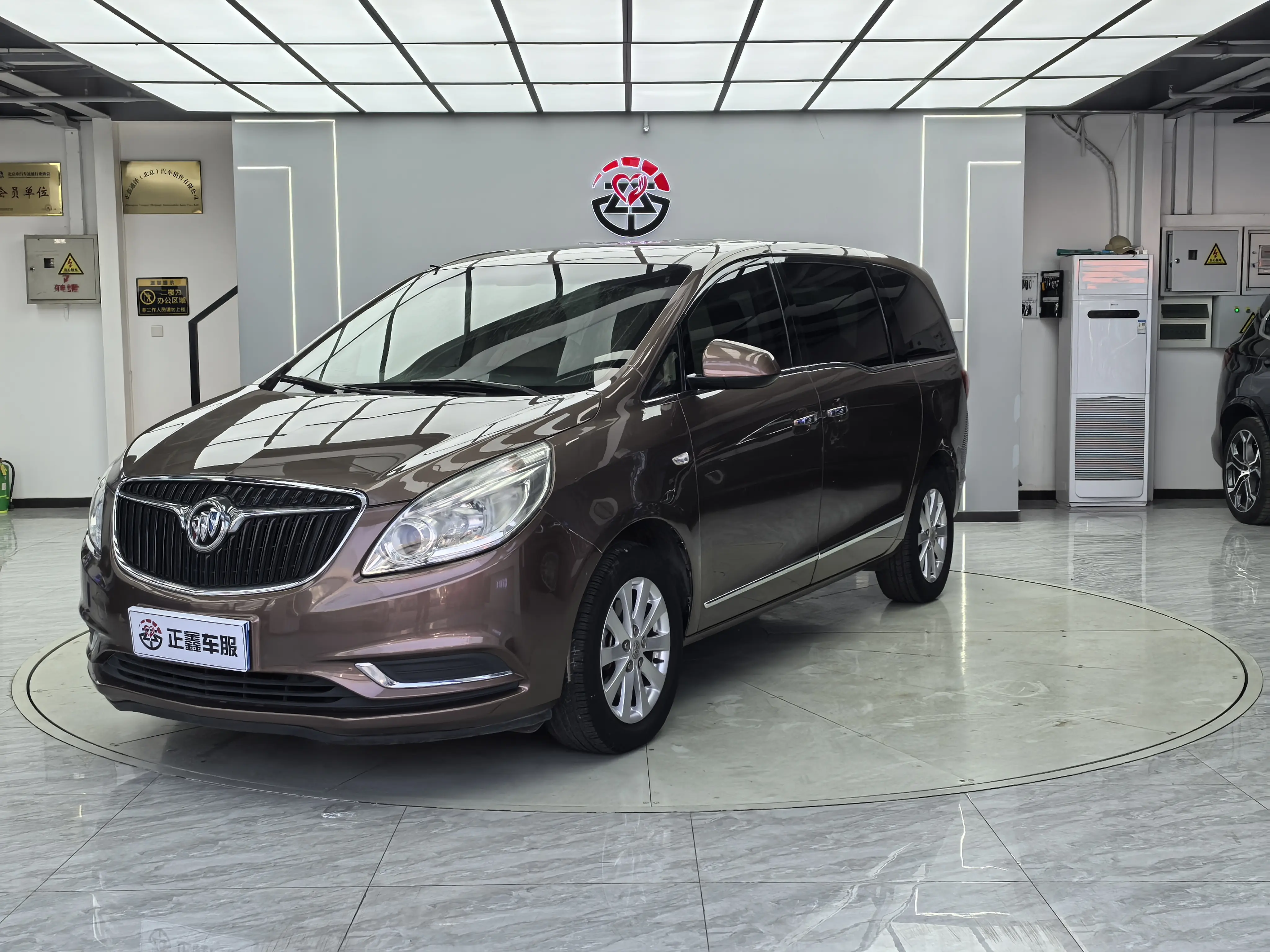 Buick GL8  из Китая