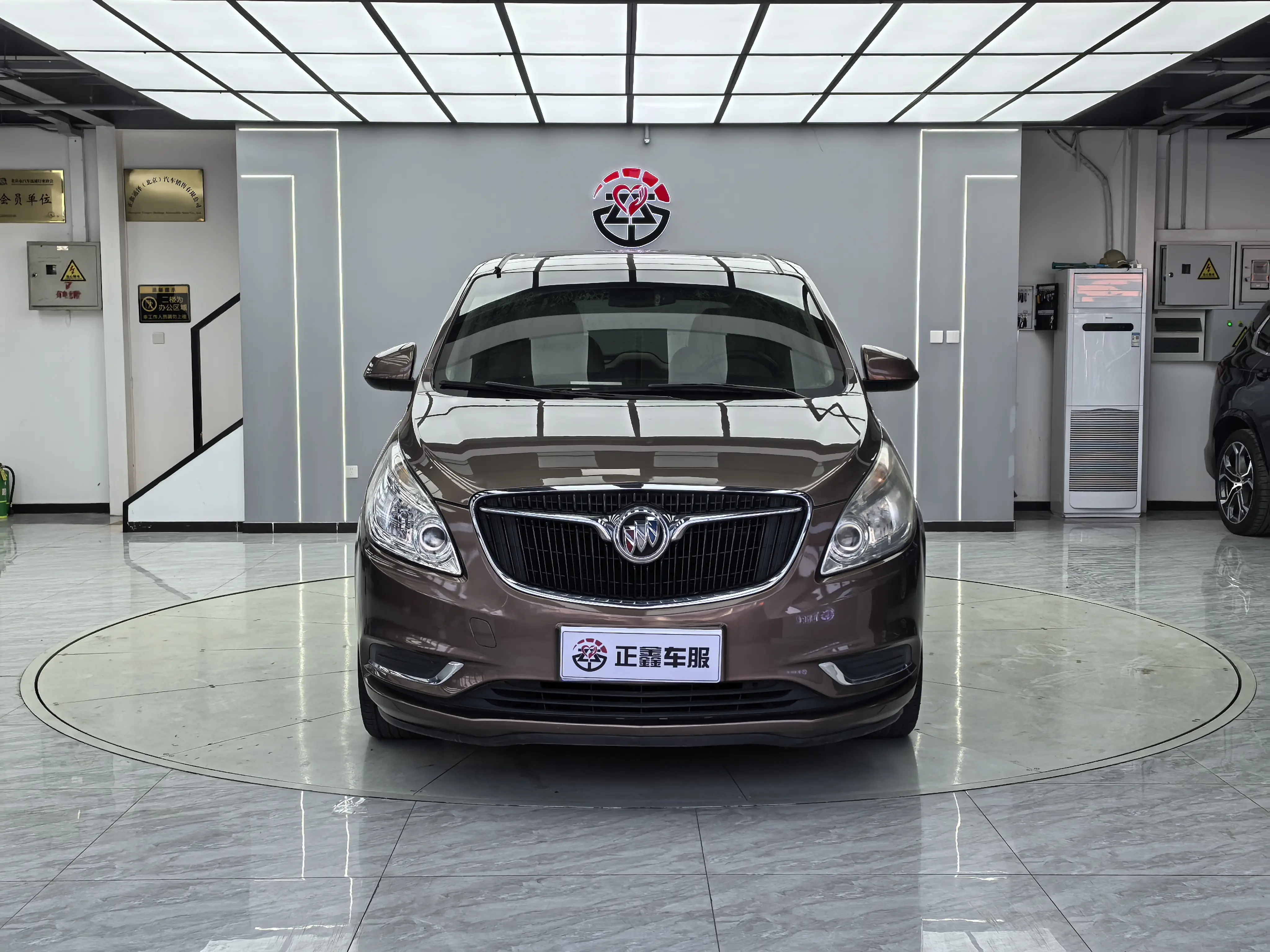 Buick GL8  из Китая