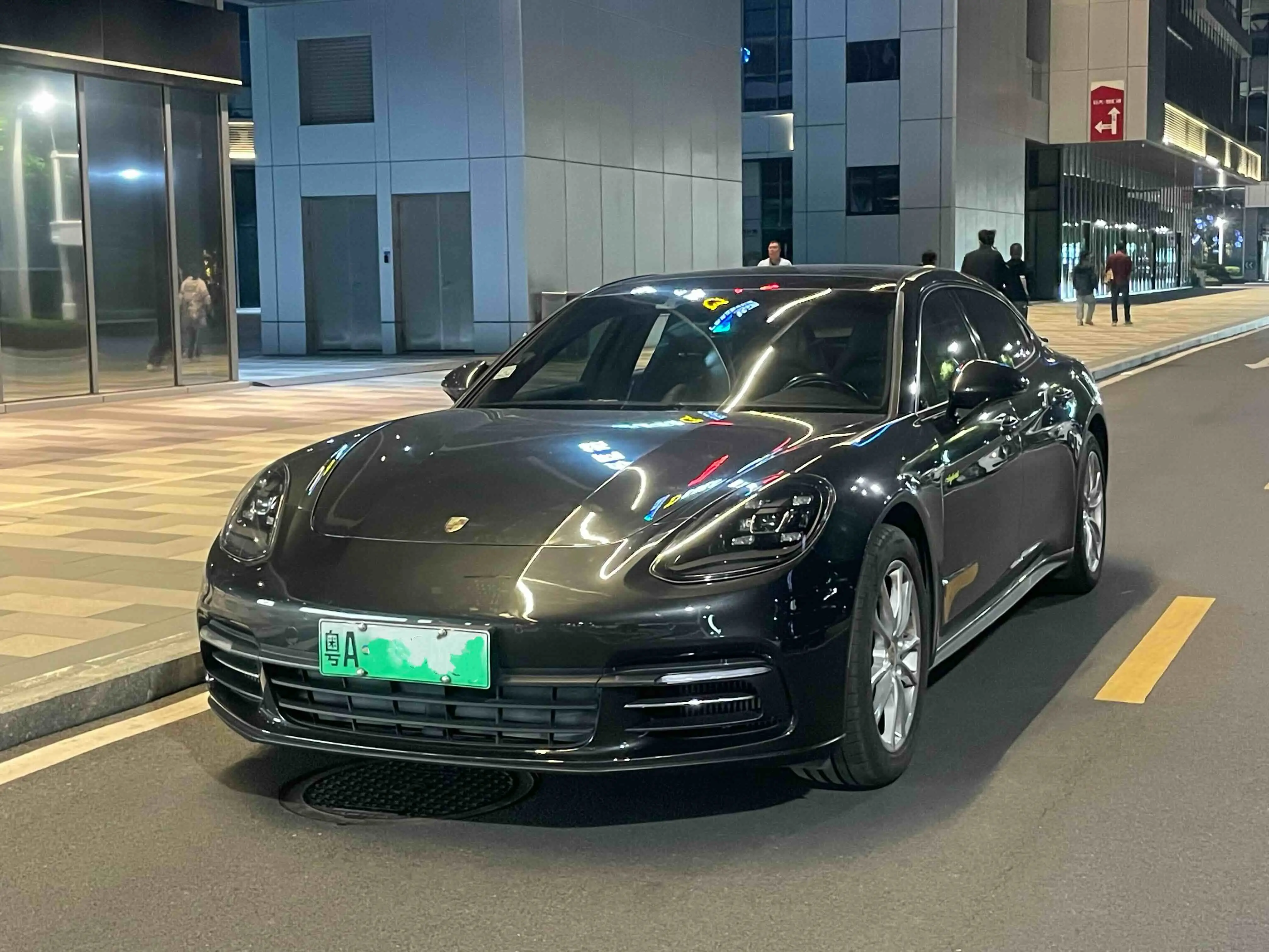 Porsche Panamera E-Hybrid  из Китая