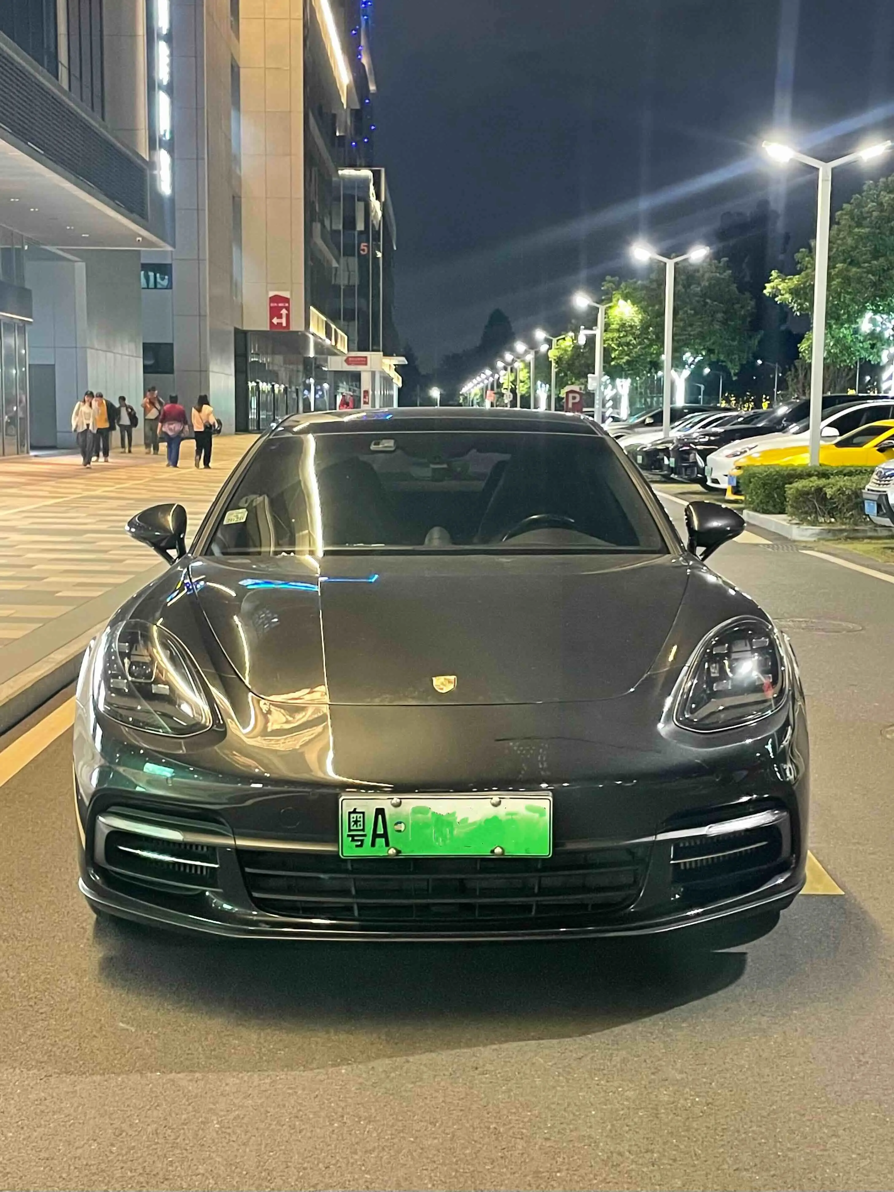 Porsche Panamera E-Hybrid  из Китая