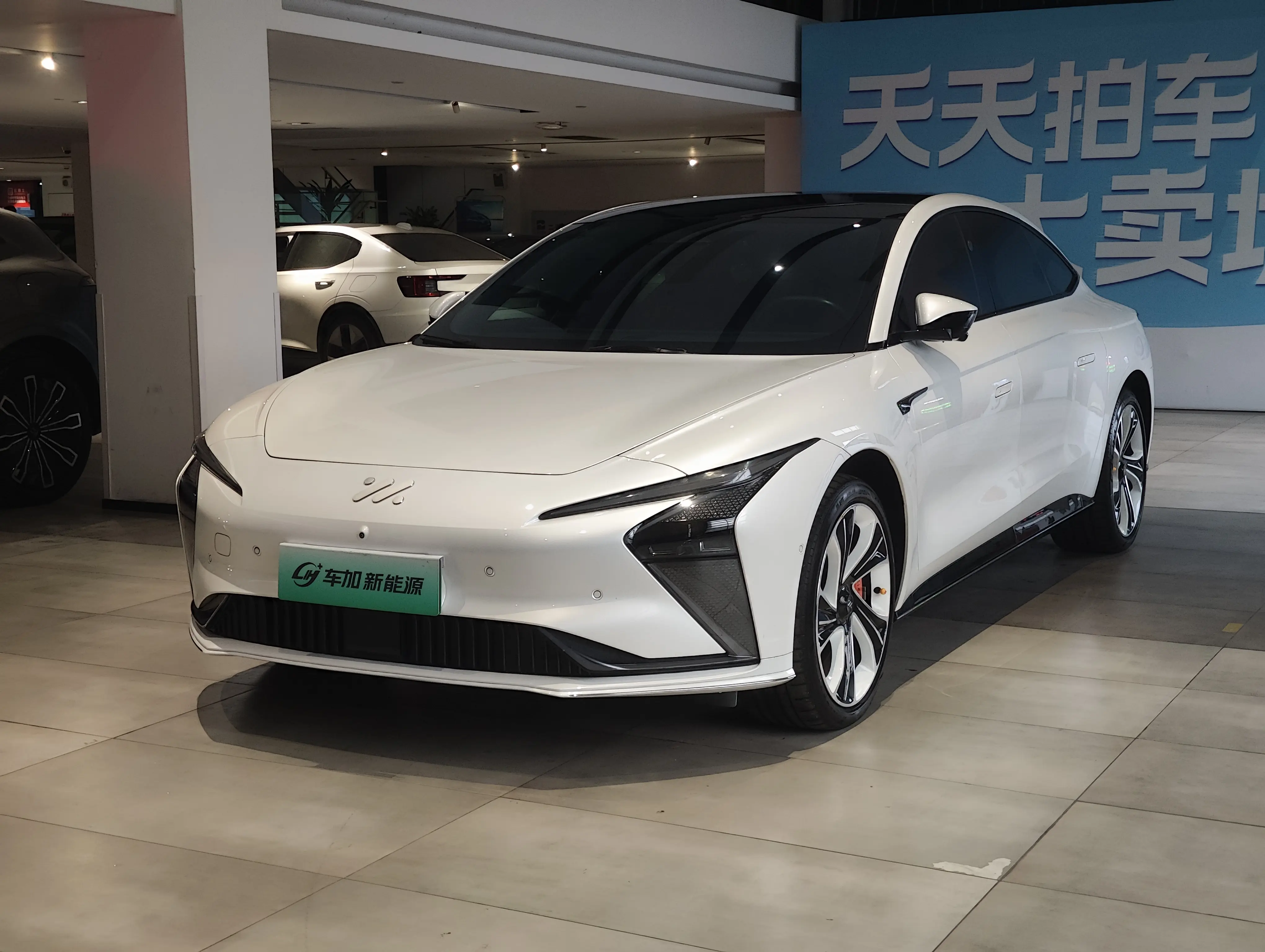 Zhiji L7  из Китая