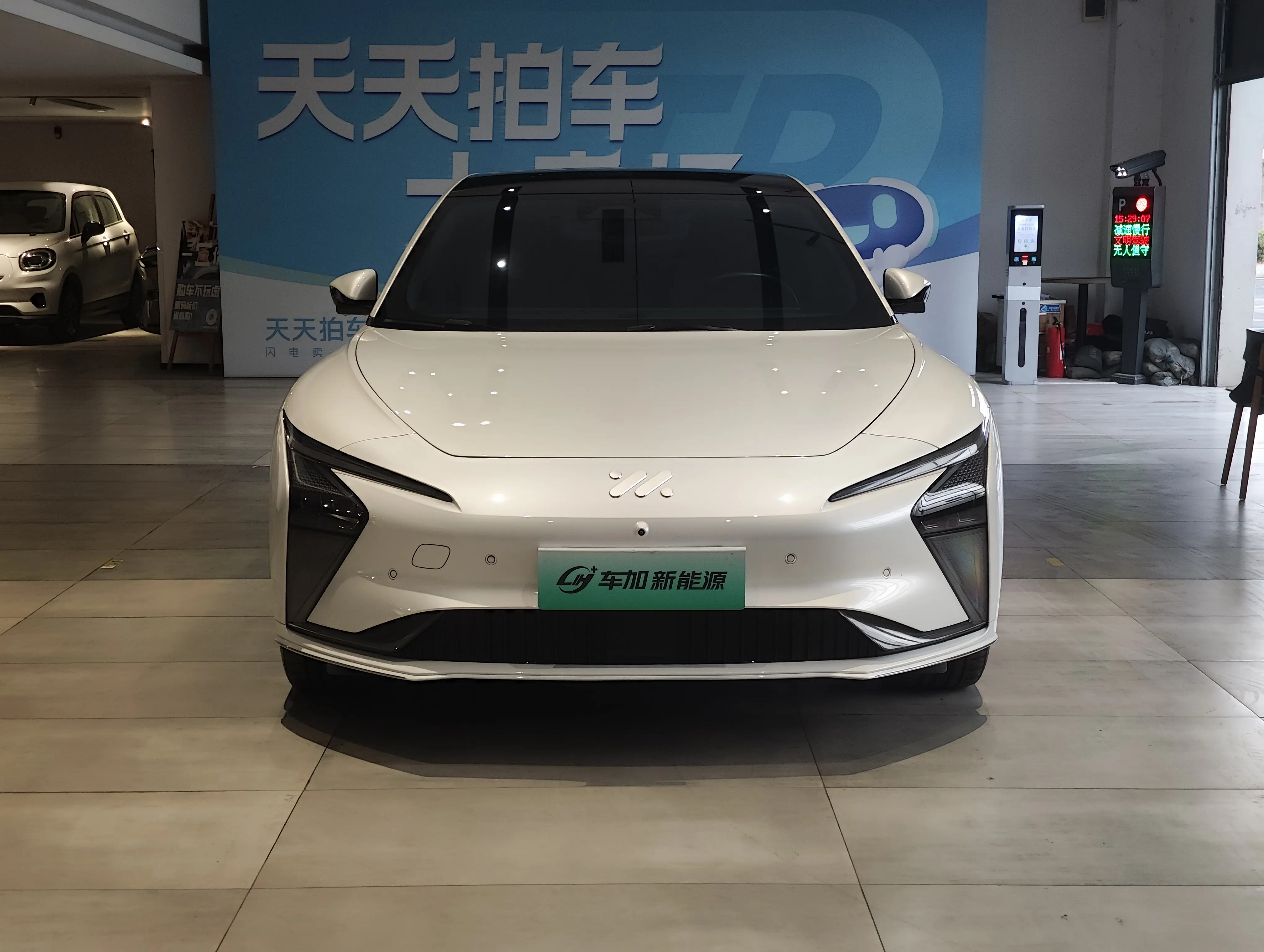 Zhiji L7  из Китая