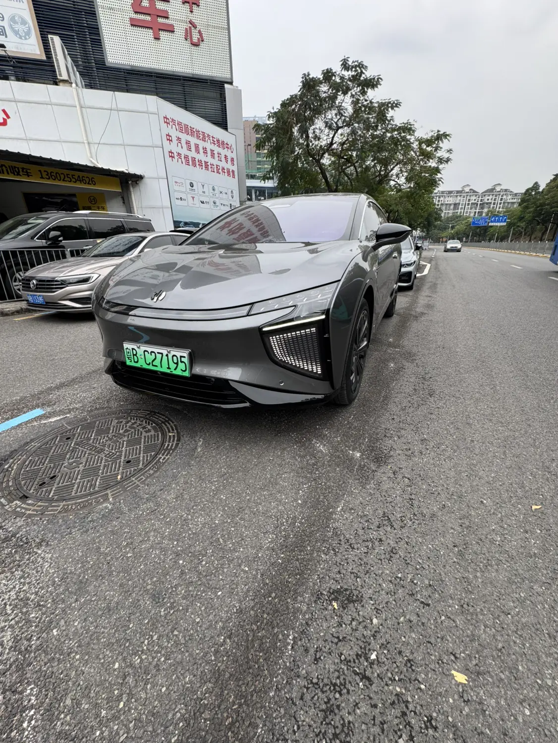 HiPhi X  из Китая