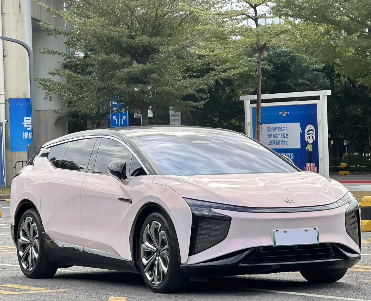 HiPhi X  из Китая