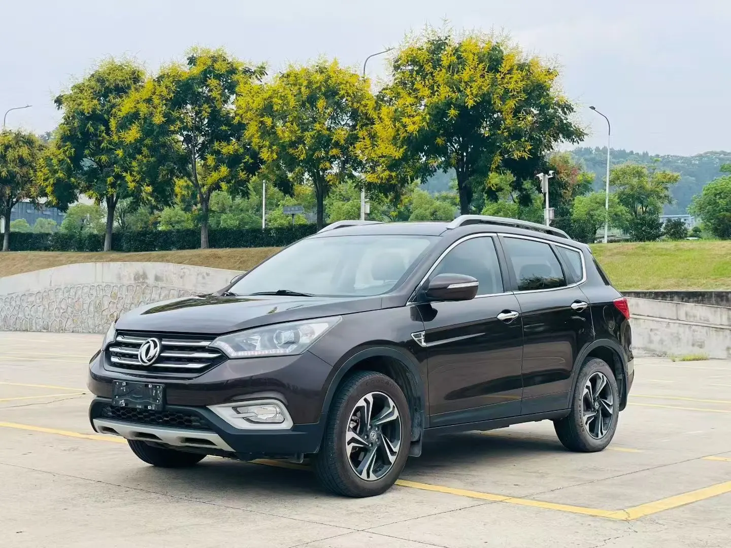 Dongfeng Fengshen AX7  из Китая
