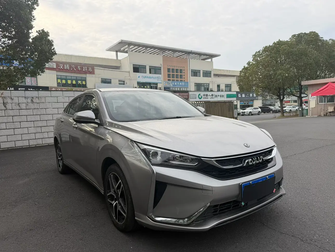 Dongfeng Yixuan  из Китая