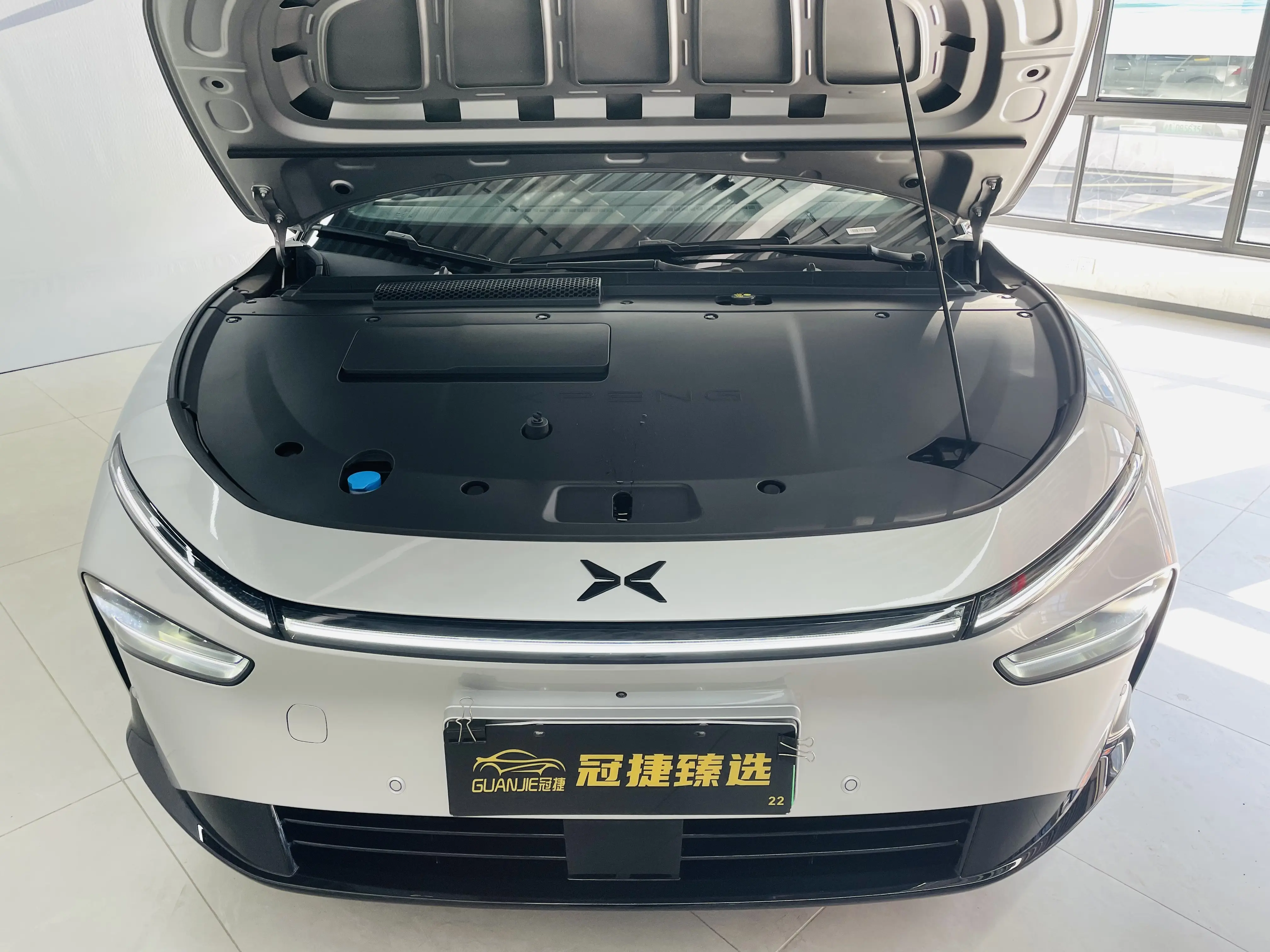 Xpeng P7+  из Китая