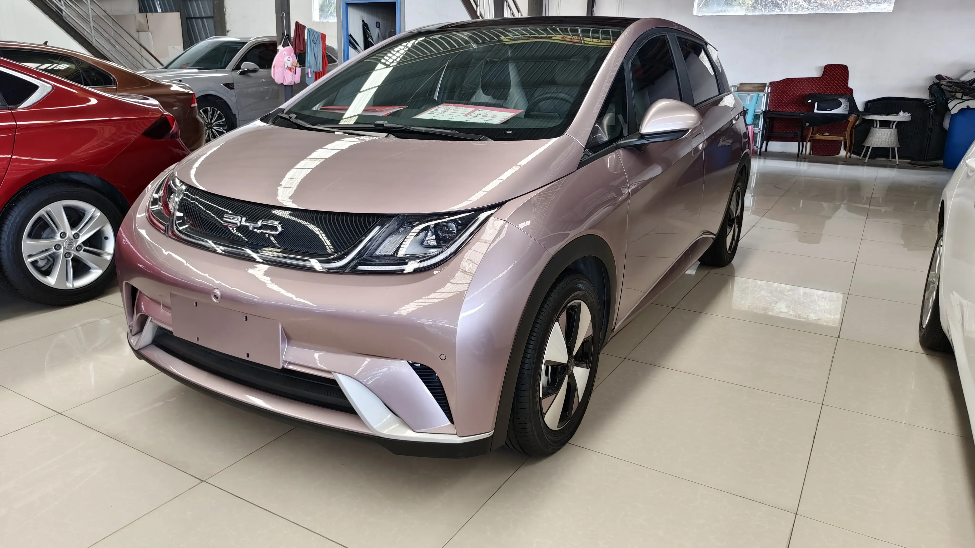 BYD Dolphin  из Китая
