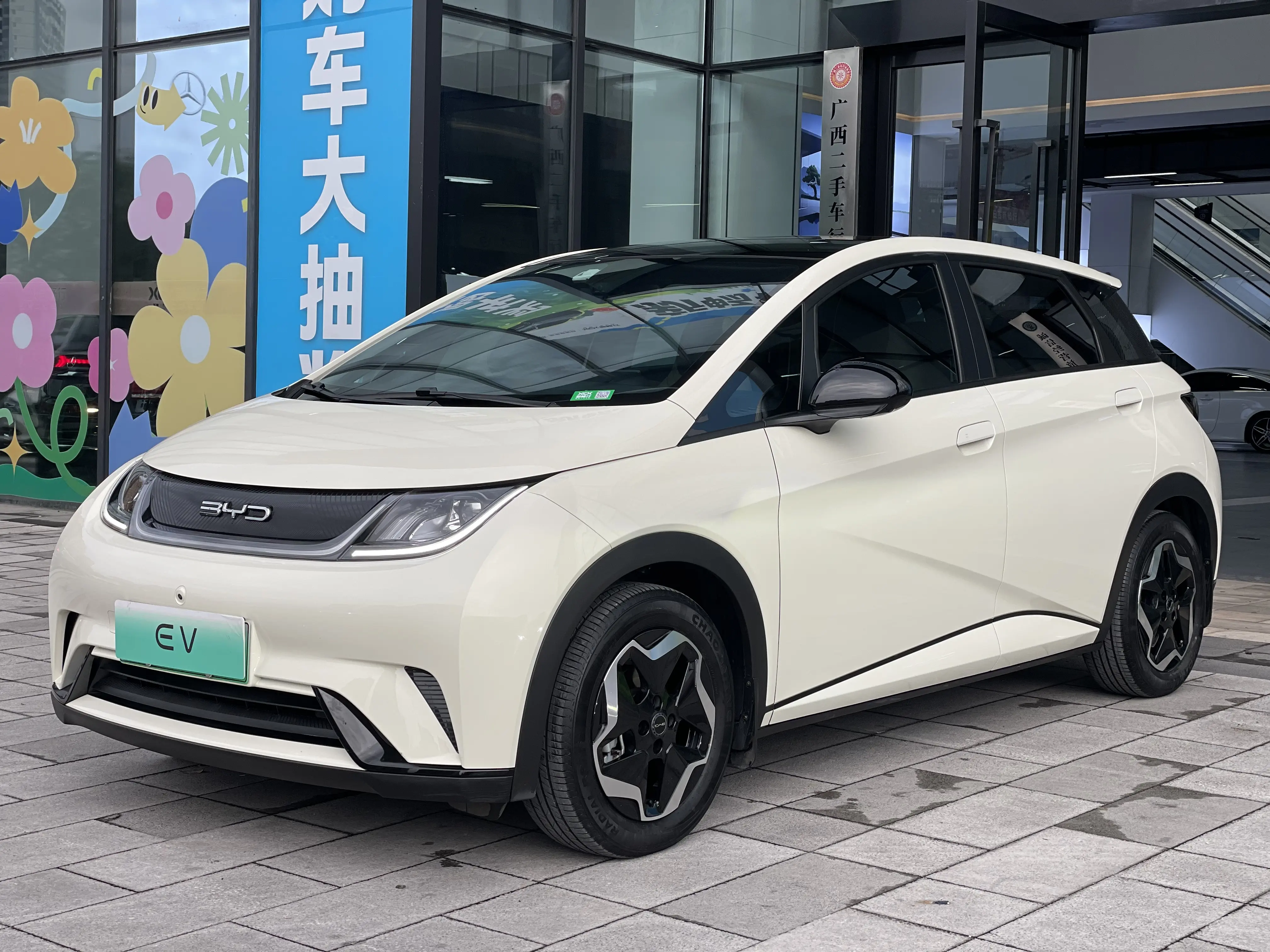 BYD Dolphin  из Китая