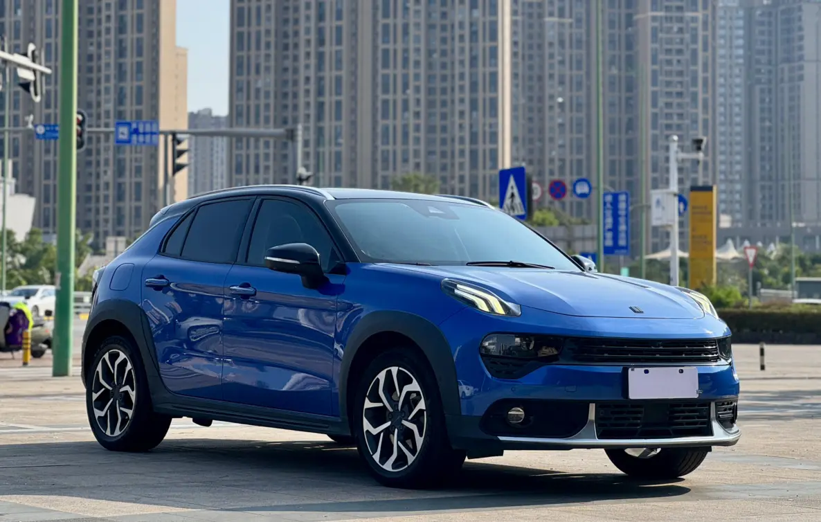 Lynk & Co 02  из Китая