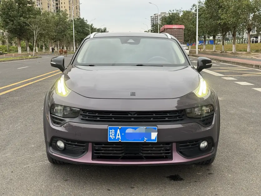 Lynk & Co 02  из Китая