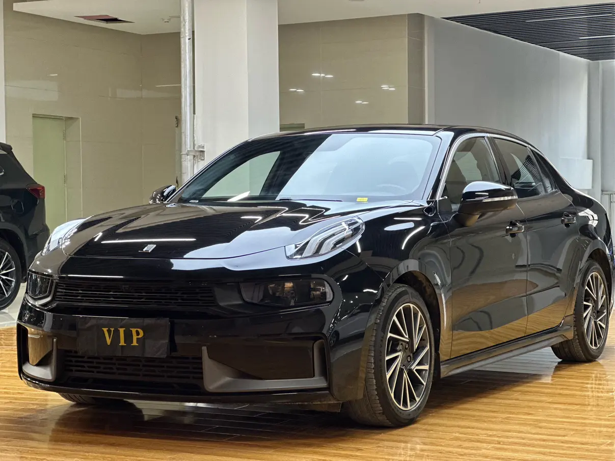 Lynk & Co 03