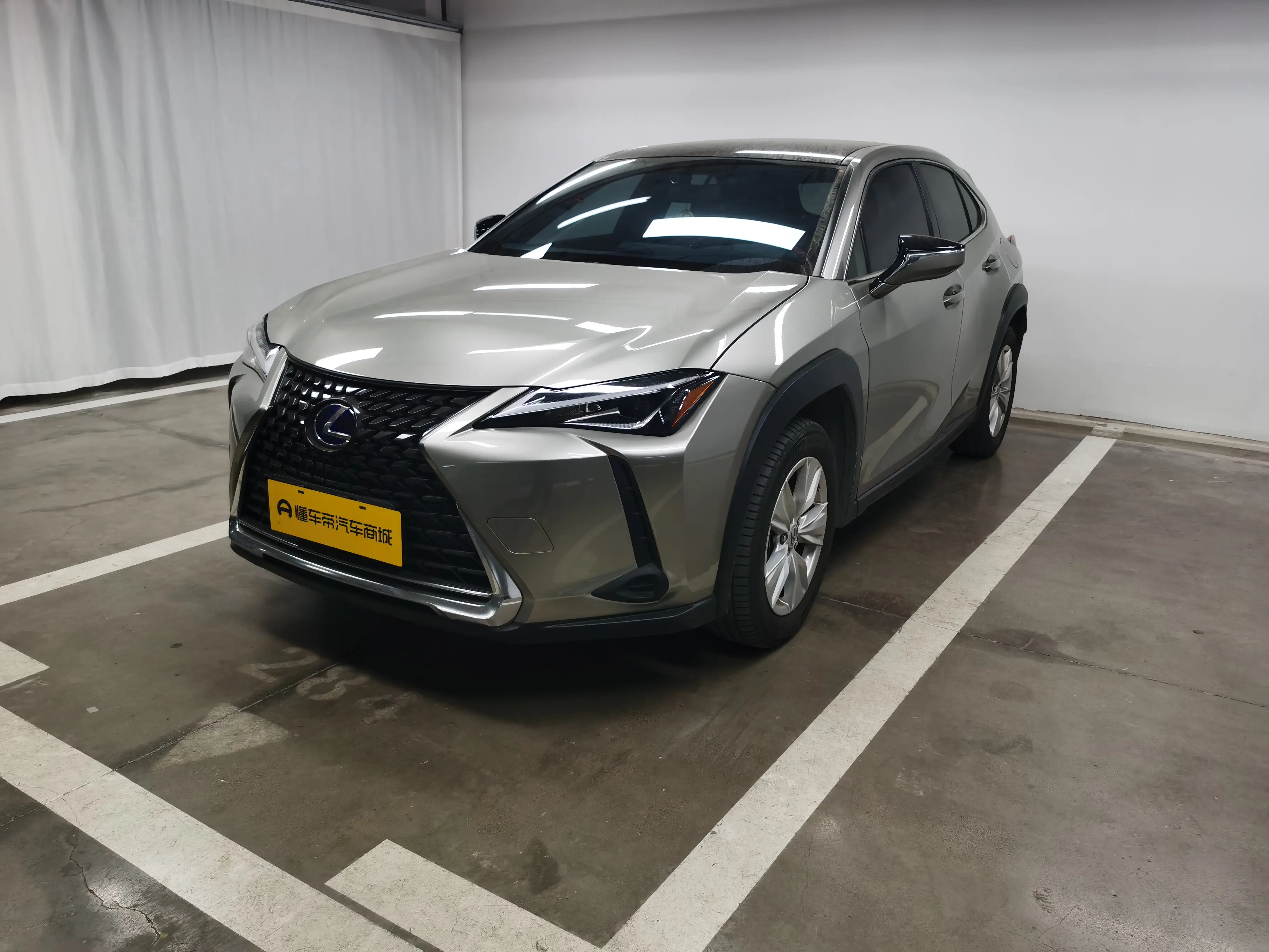 Lexus UX  из Китая