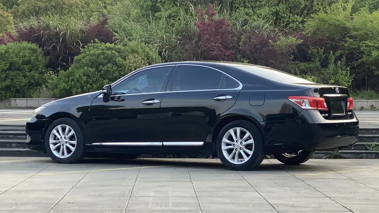 Lexus ES  из Китая