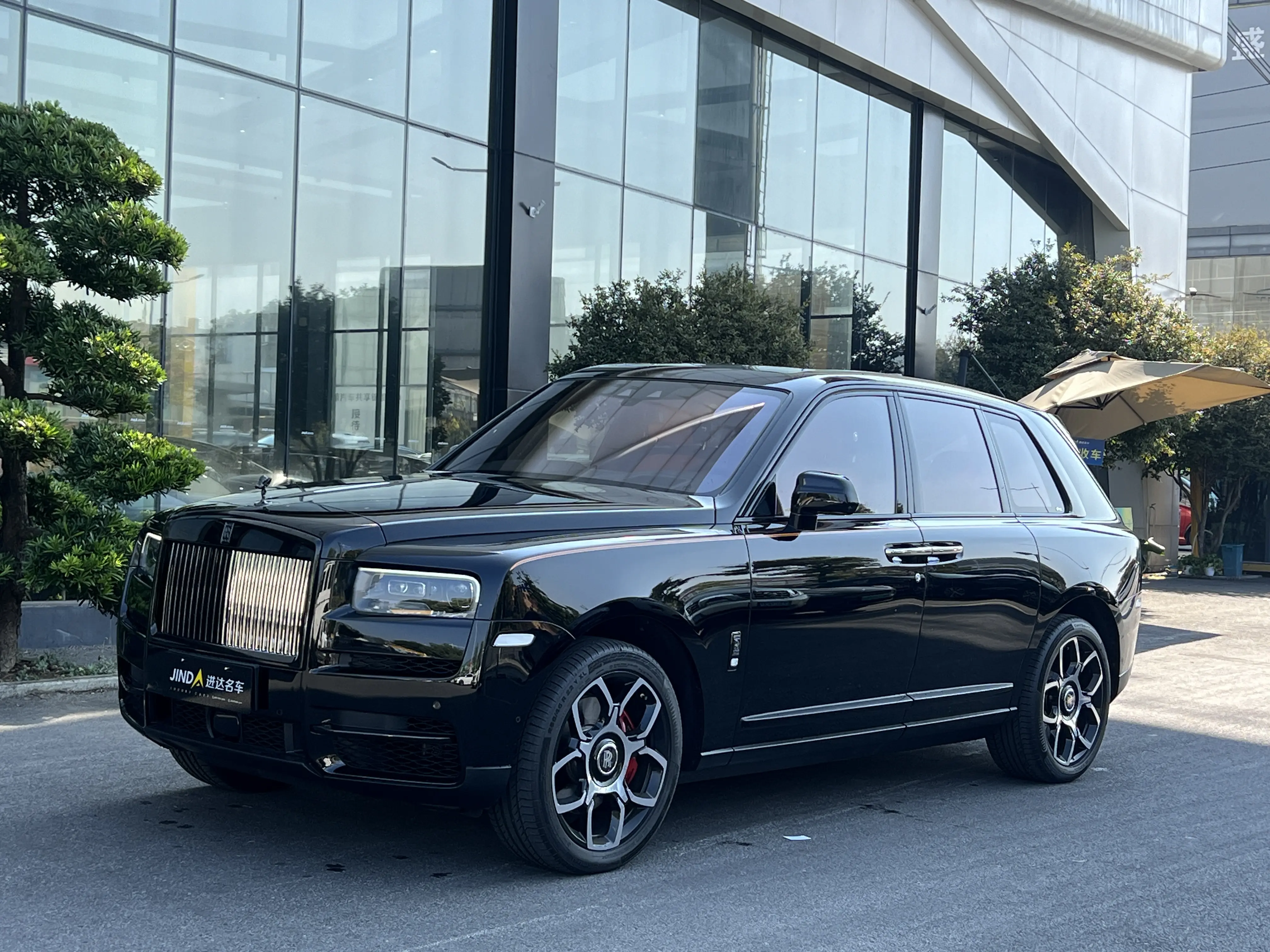Rolls Royce Cullinan  из Китая
