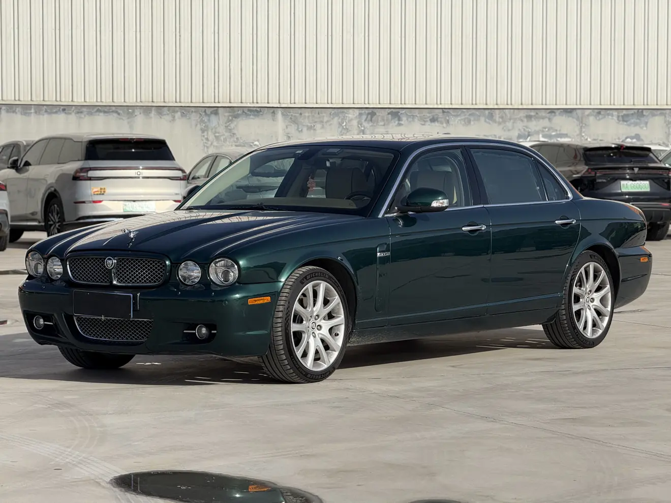 Jaguar XJ  из Китая