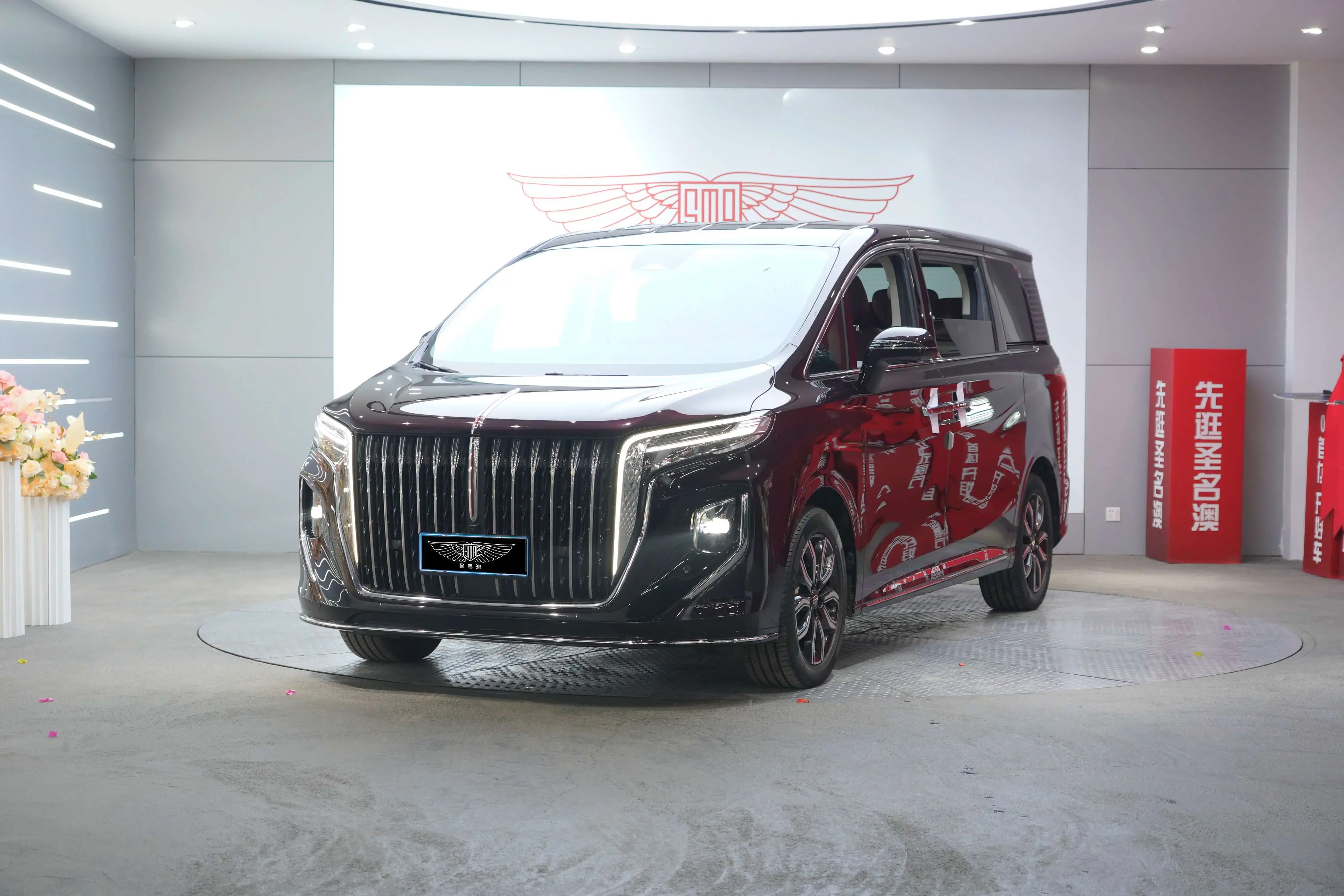 Hongqi HQ9  из Китая