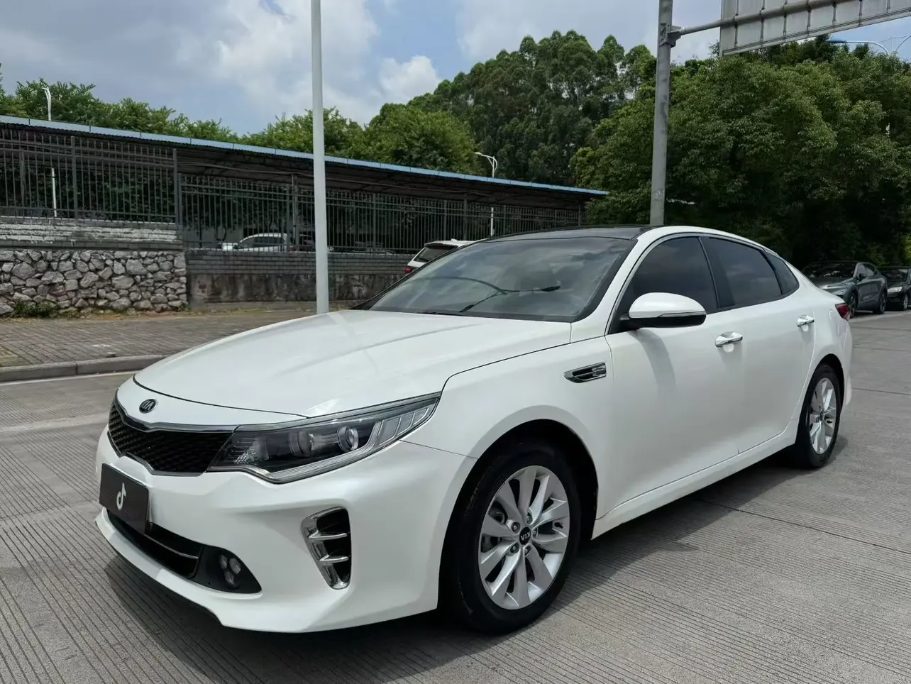 Kia K5  из Китая