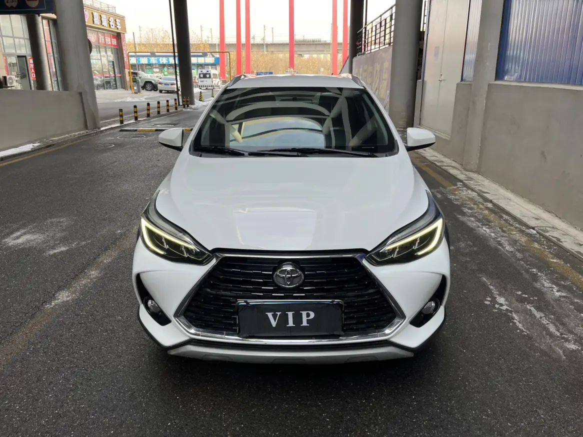 Toyota Yaris L  из Китая