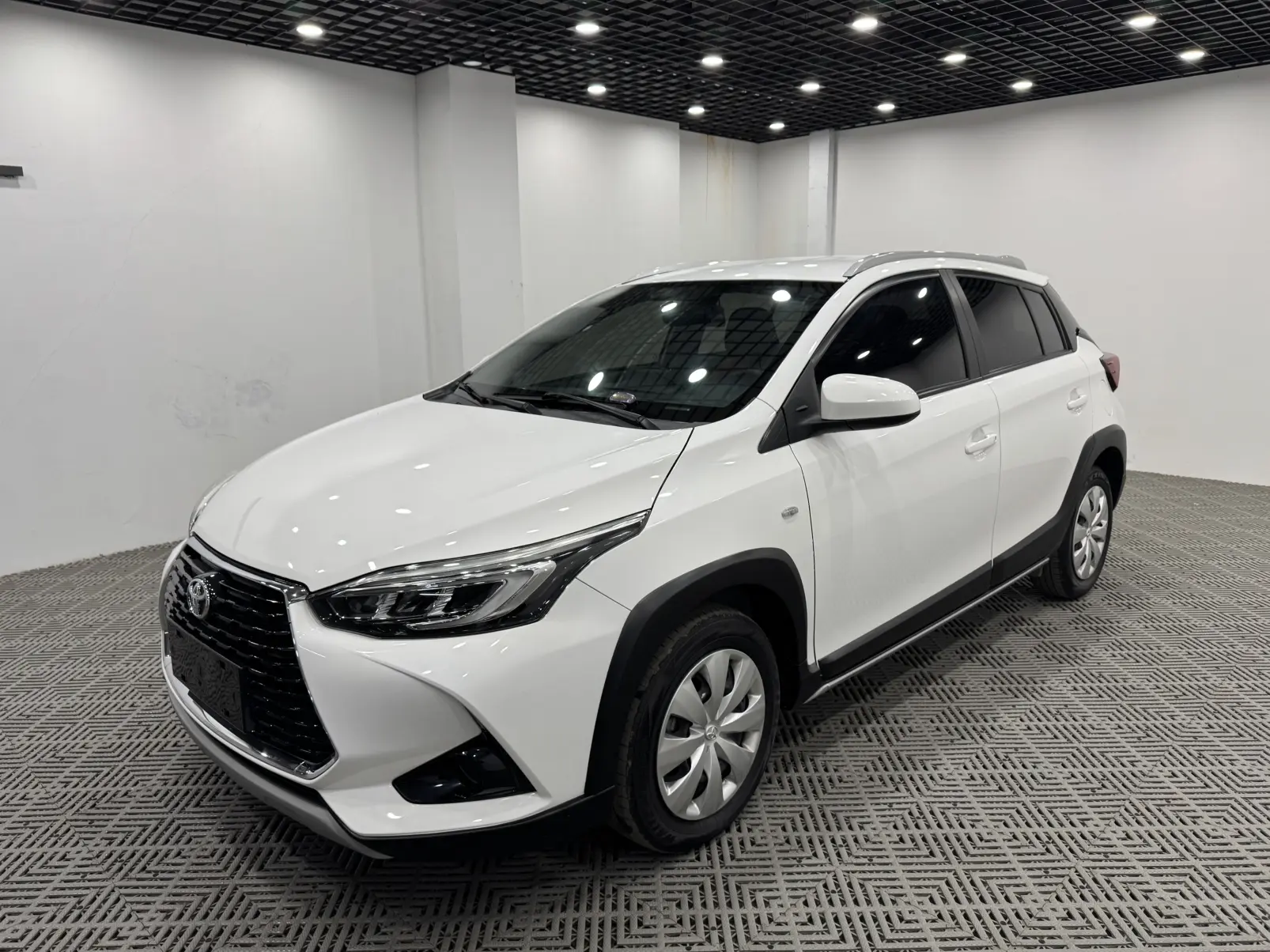 Toyota Yaris L  из Китая