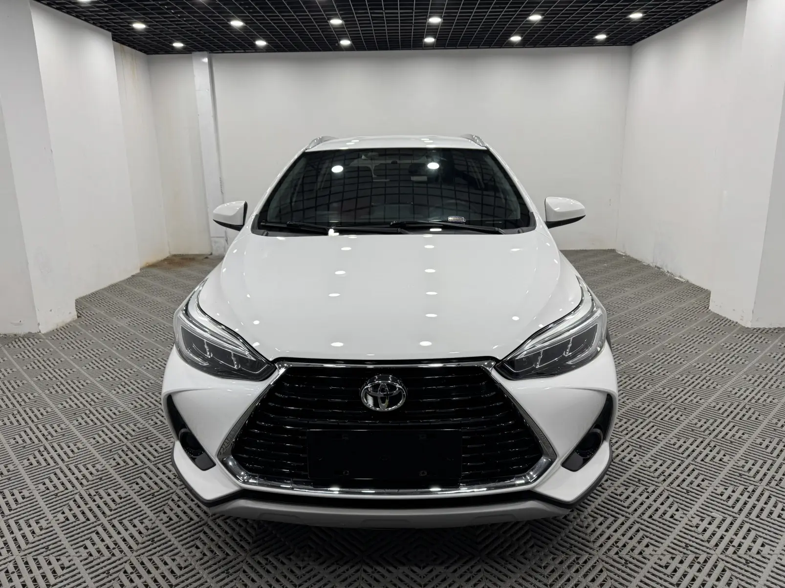 Toyota Yaris L  из Китая