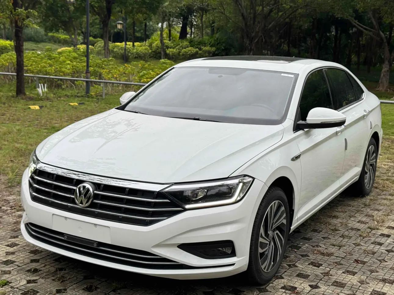 Volkswagen Sagitar  из Китая