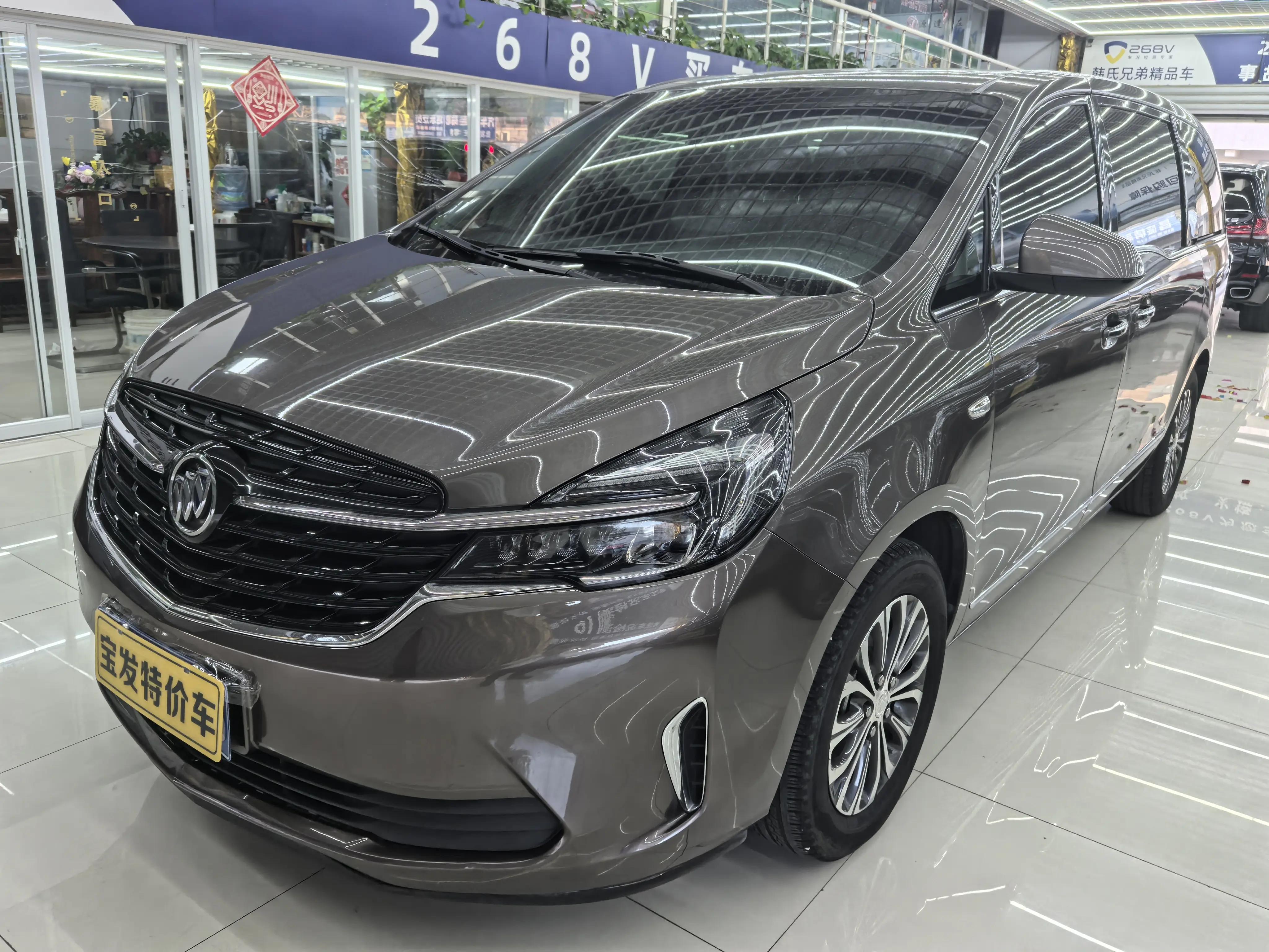 Buick GL8  из Китая