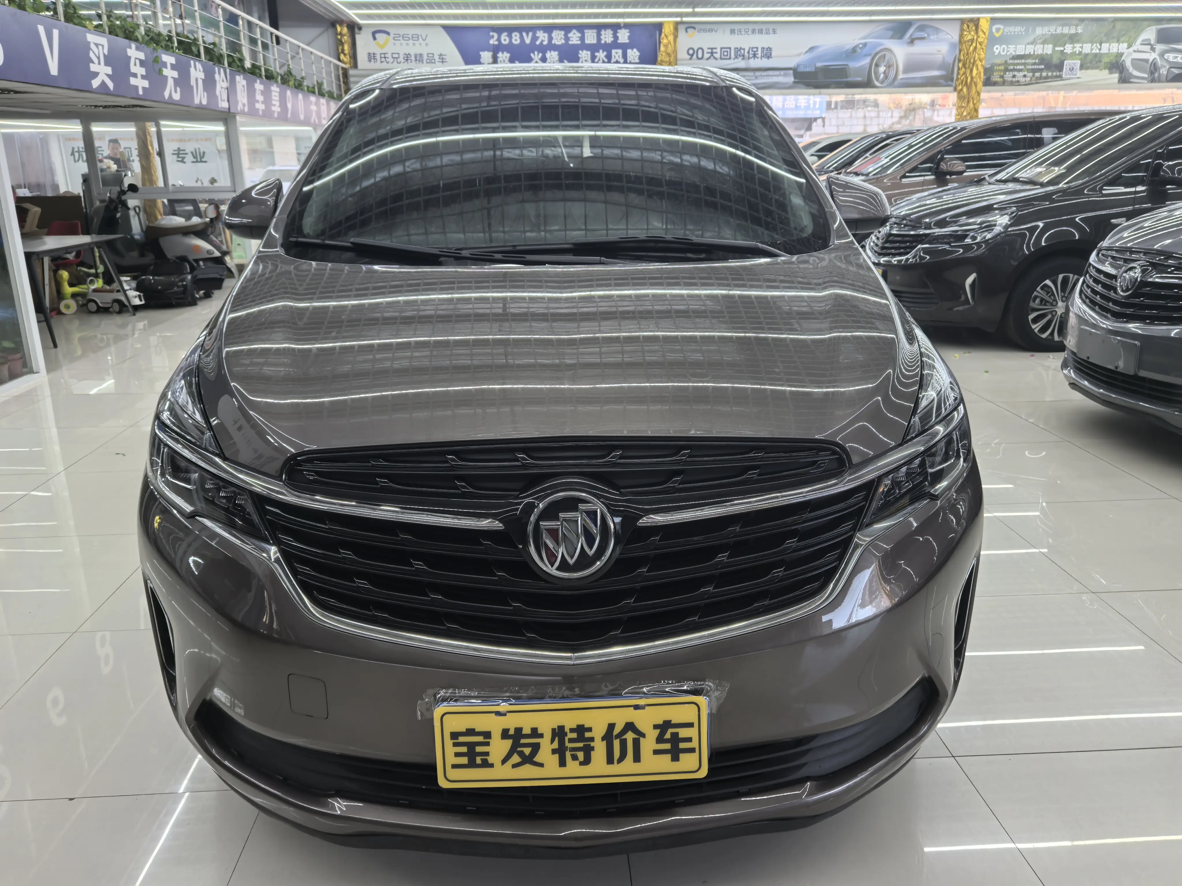 Buick GL8  из Китая