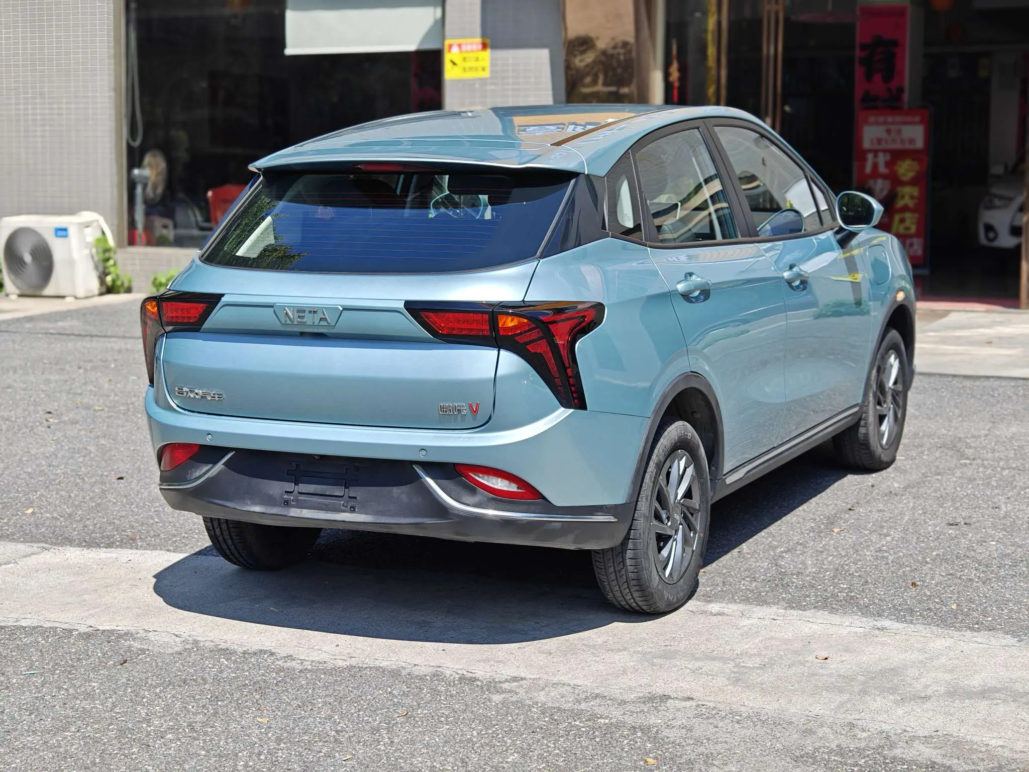 NETA Nezha V  из Китая