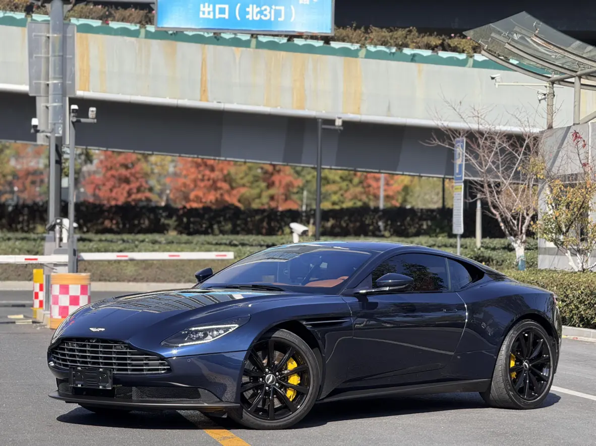 Aston Martin DB11  из Китая
