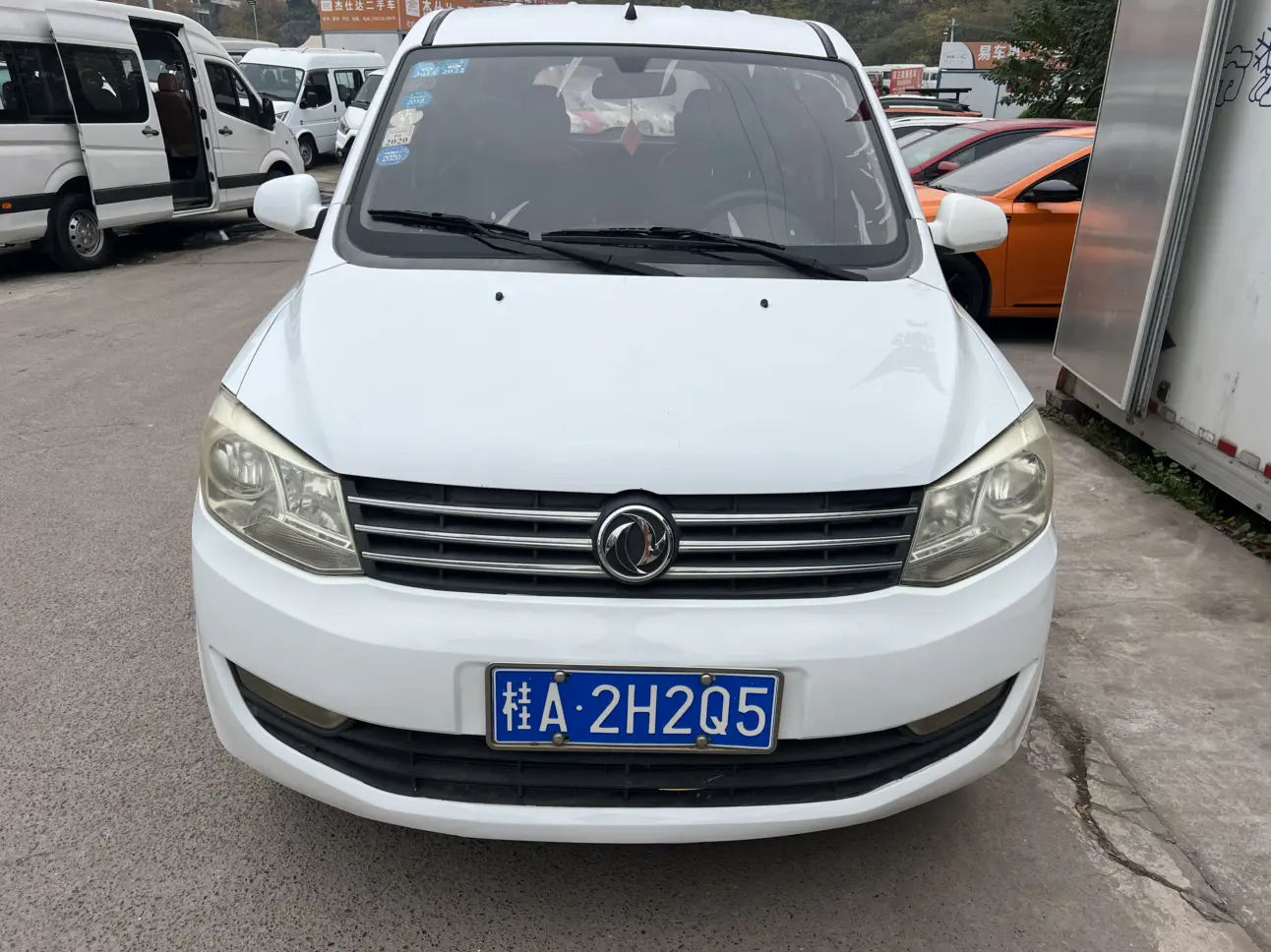 Dongfeng Fengon 330  из Китая