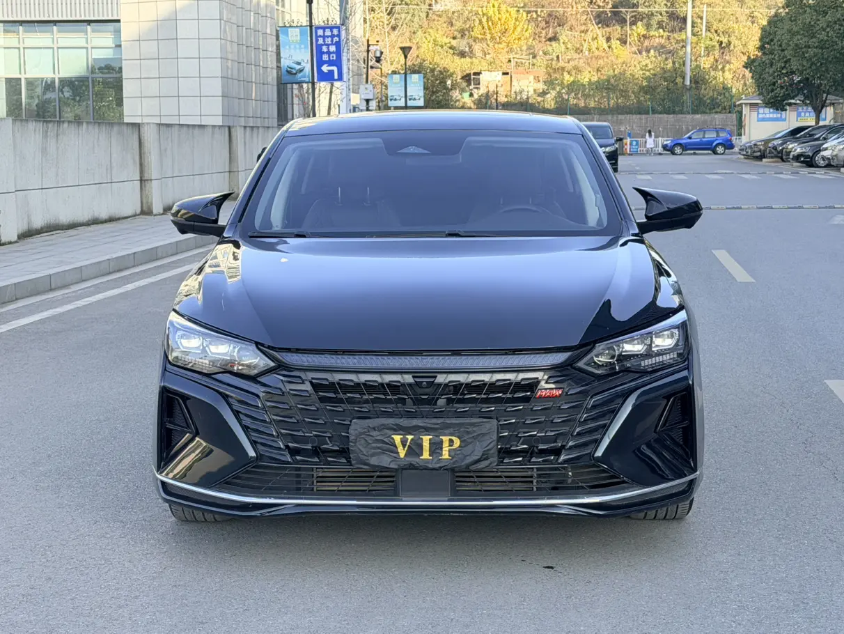 Dongfeng Yixuan MAX  из Китая